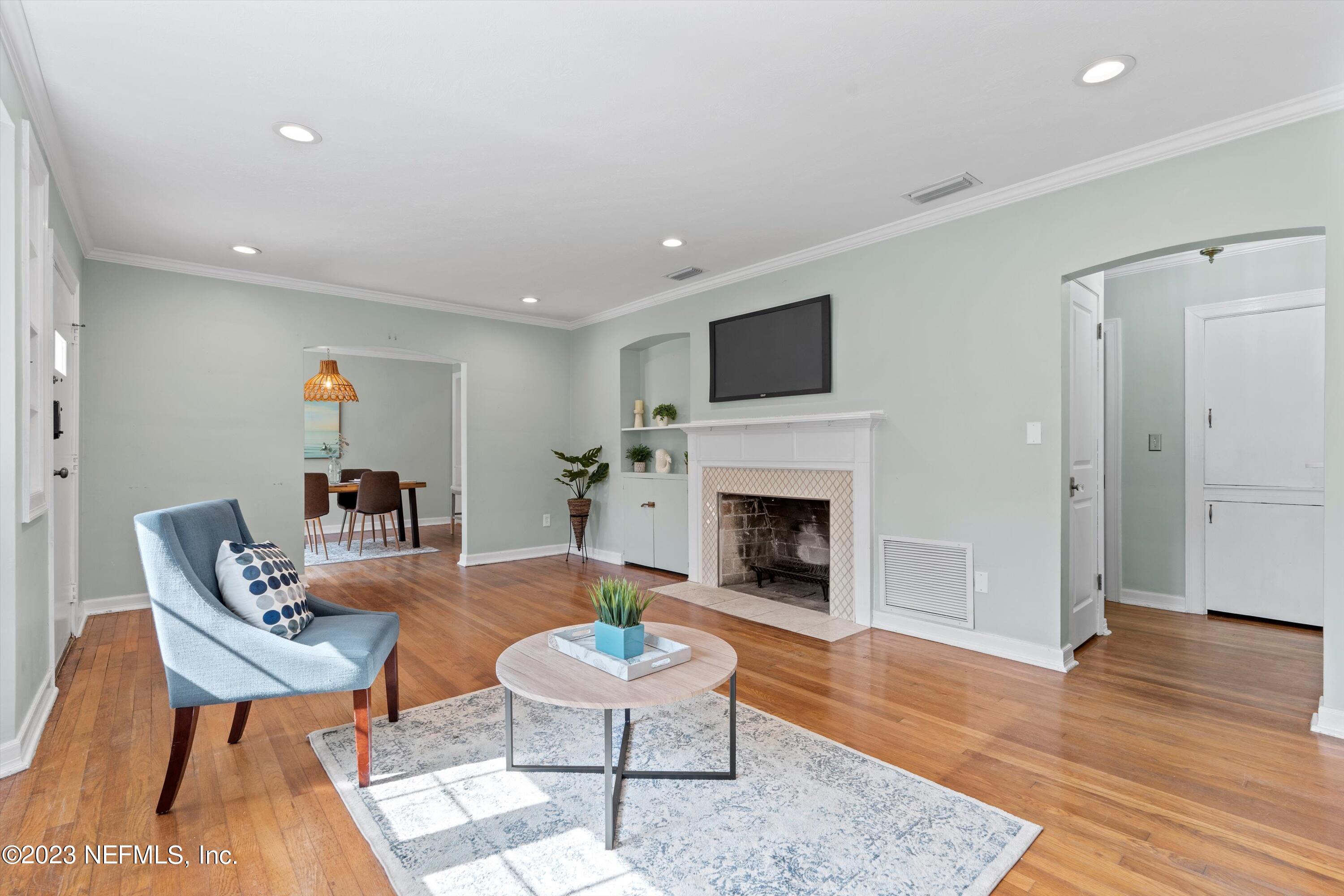 1246 HOLMESDALE Road