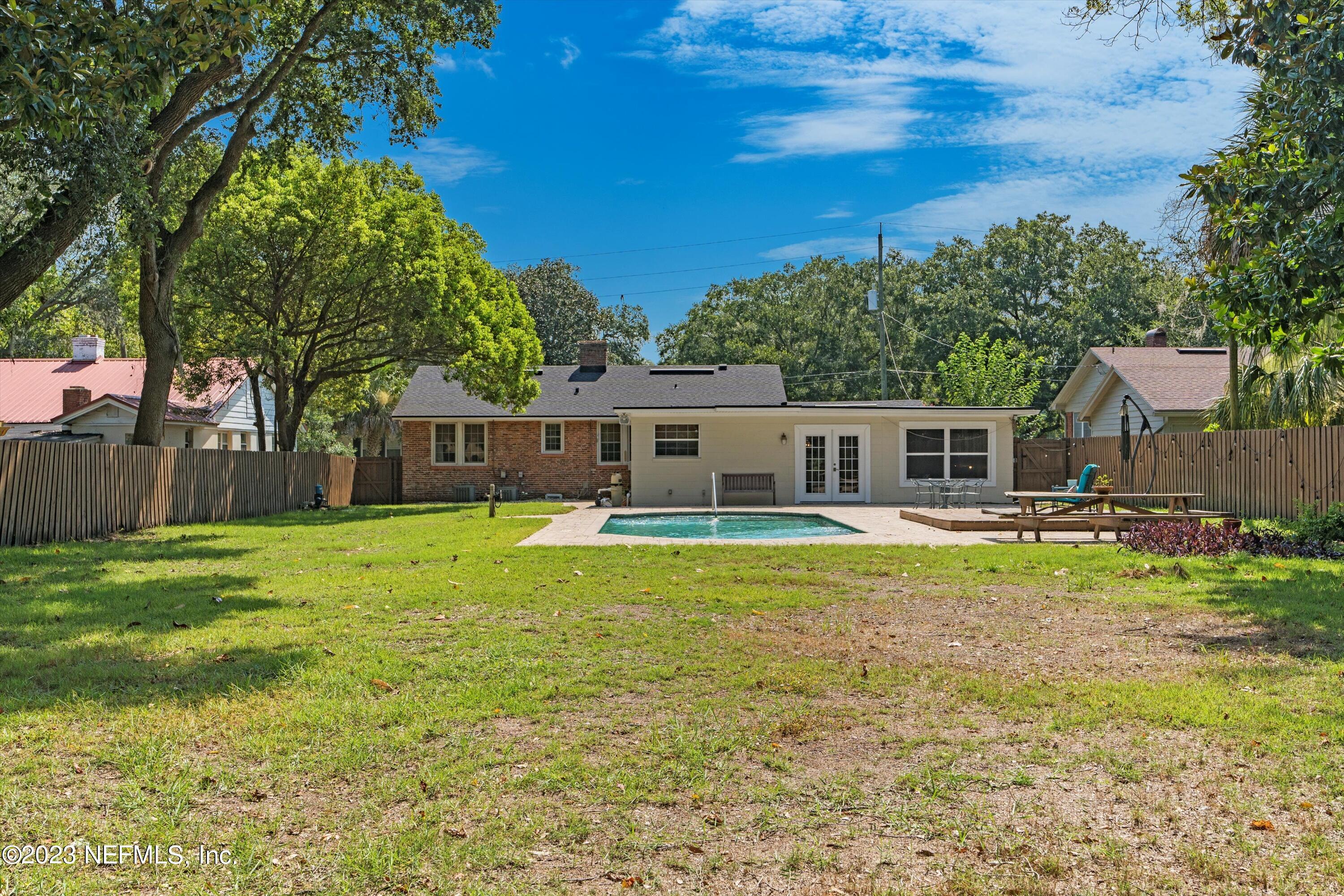 1246 HOLMESDALE Road