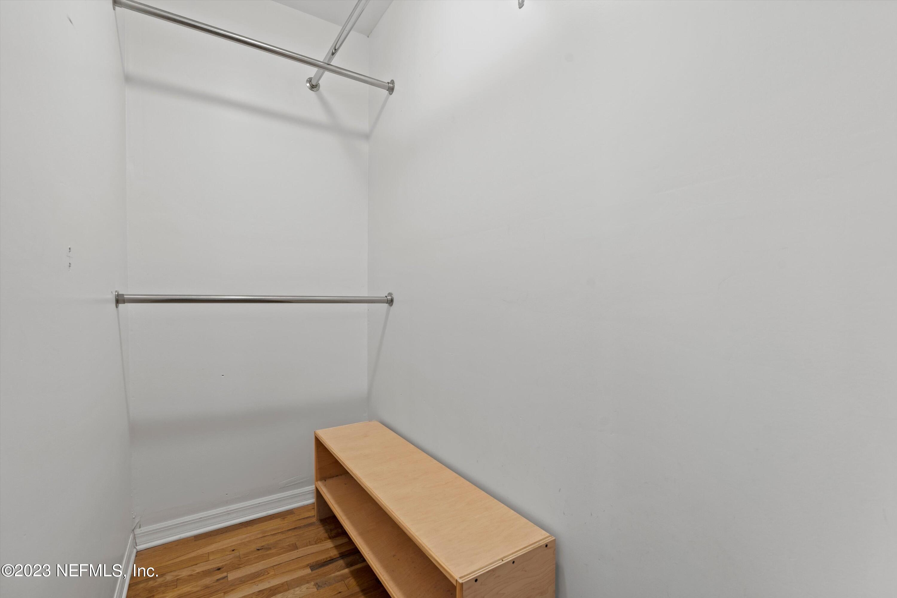 1246 HOLMESDALE Road