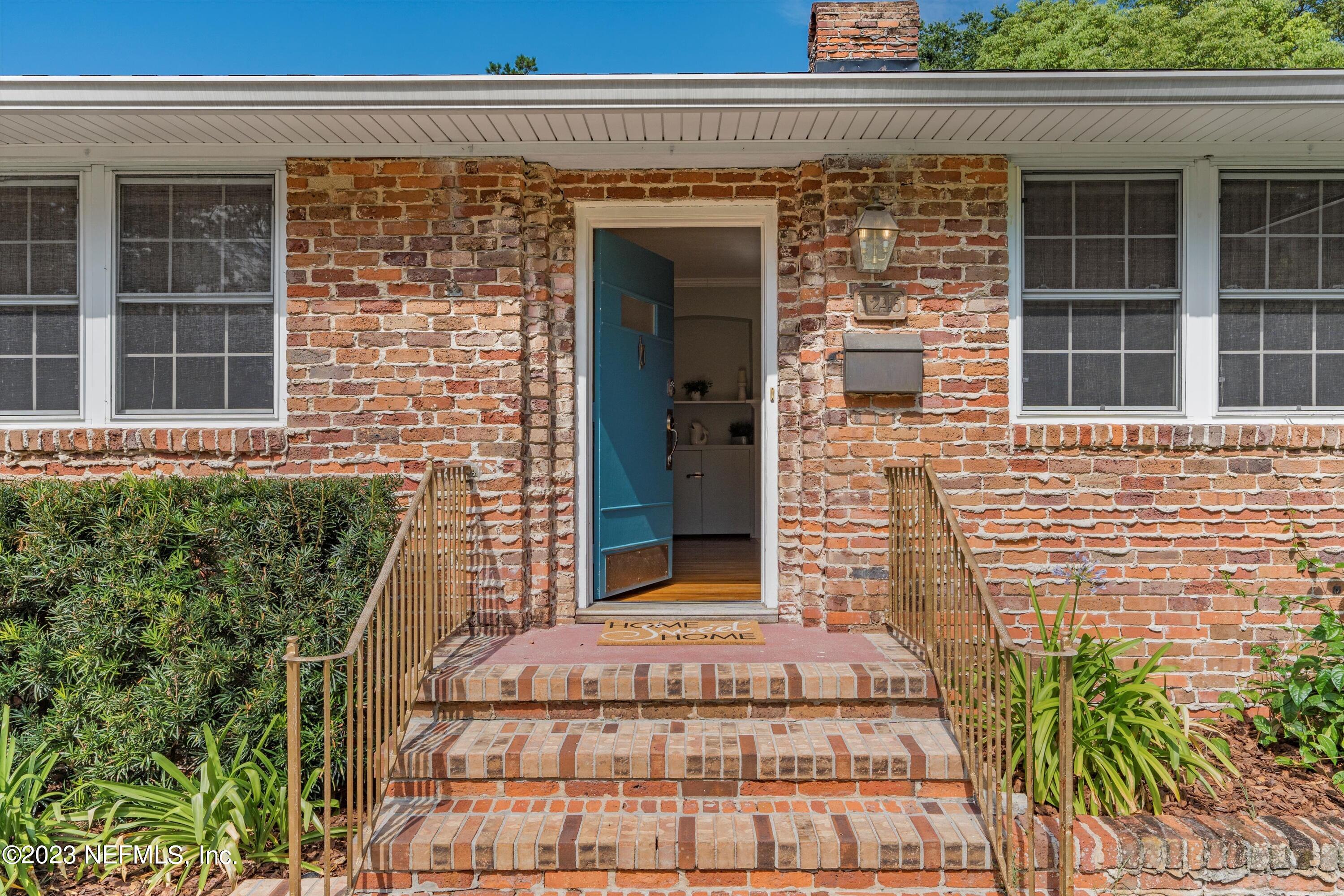 1246 HOLMESDALE Road