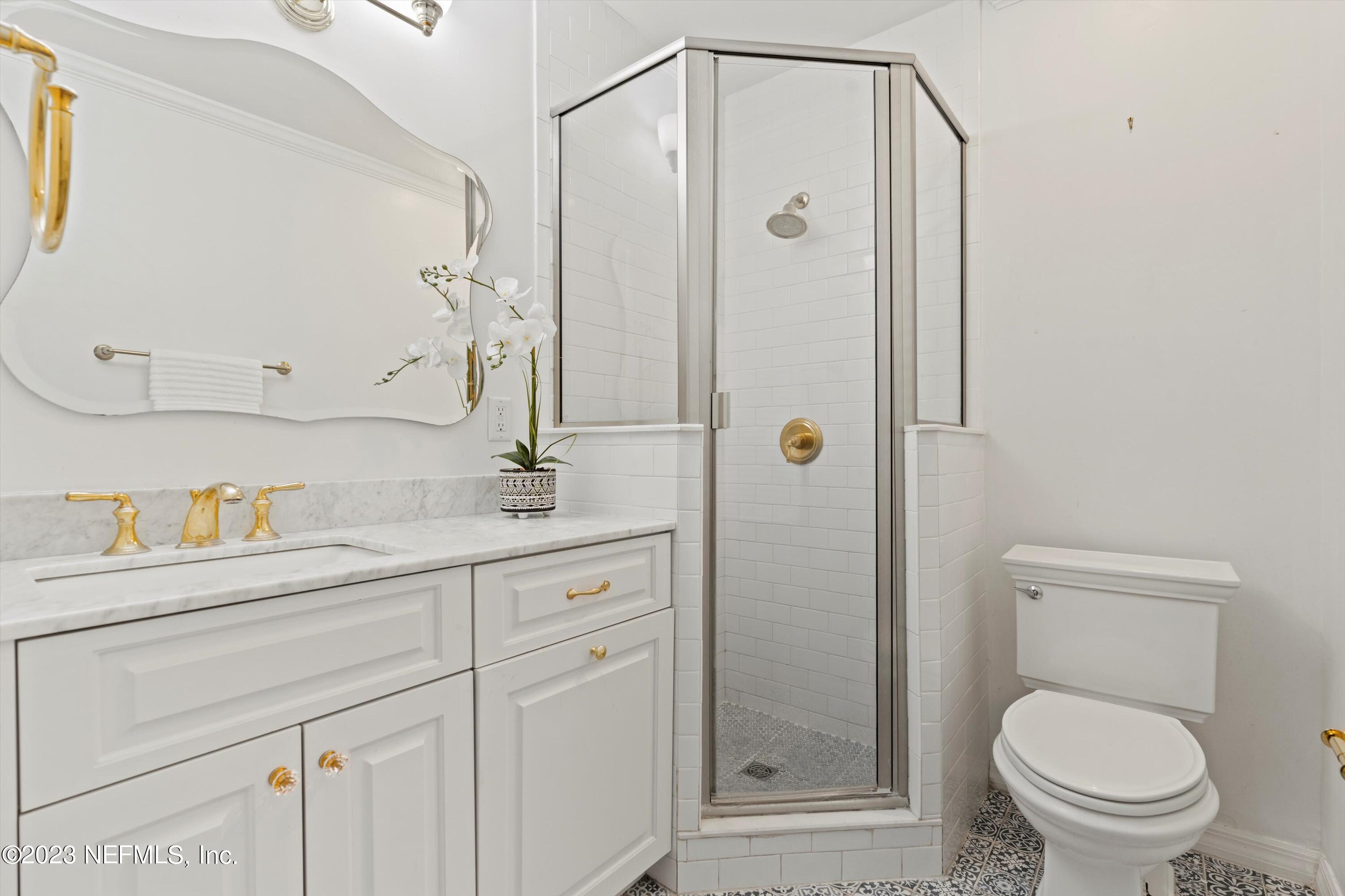 1246 HOLMESDALE Road