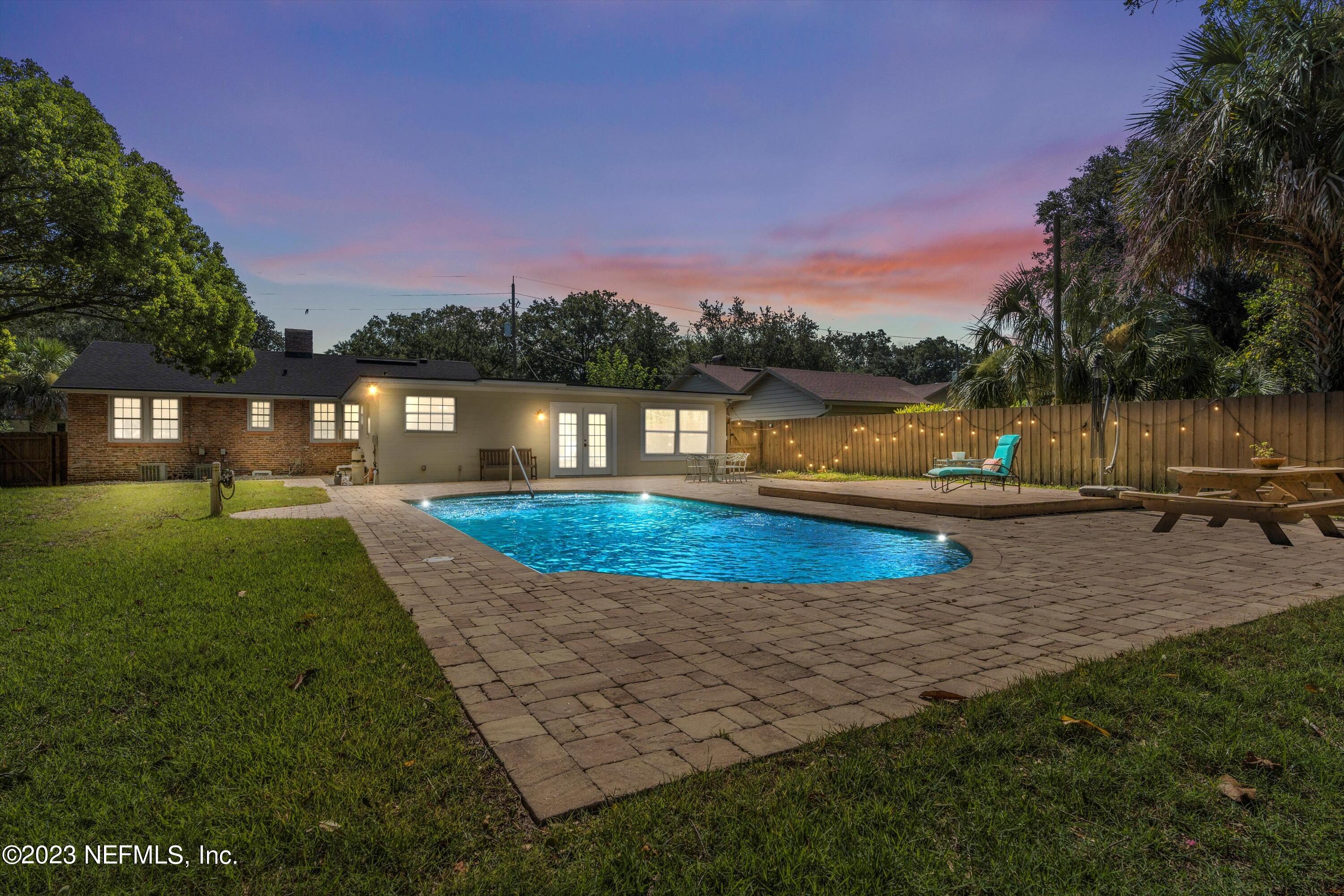 1246 HOLMESDALE Road