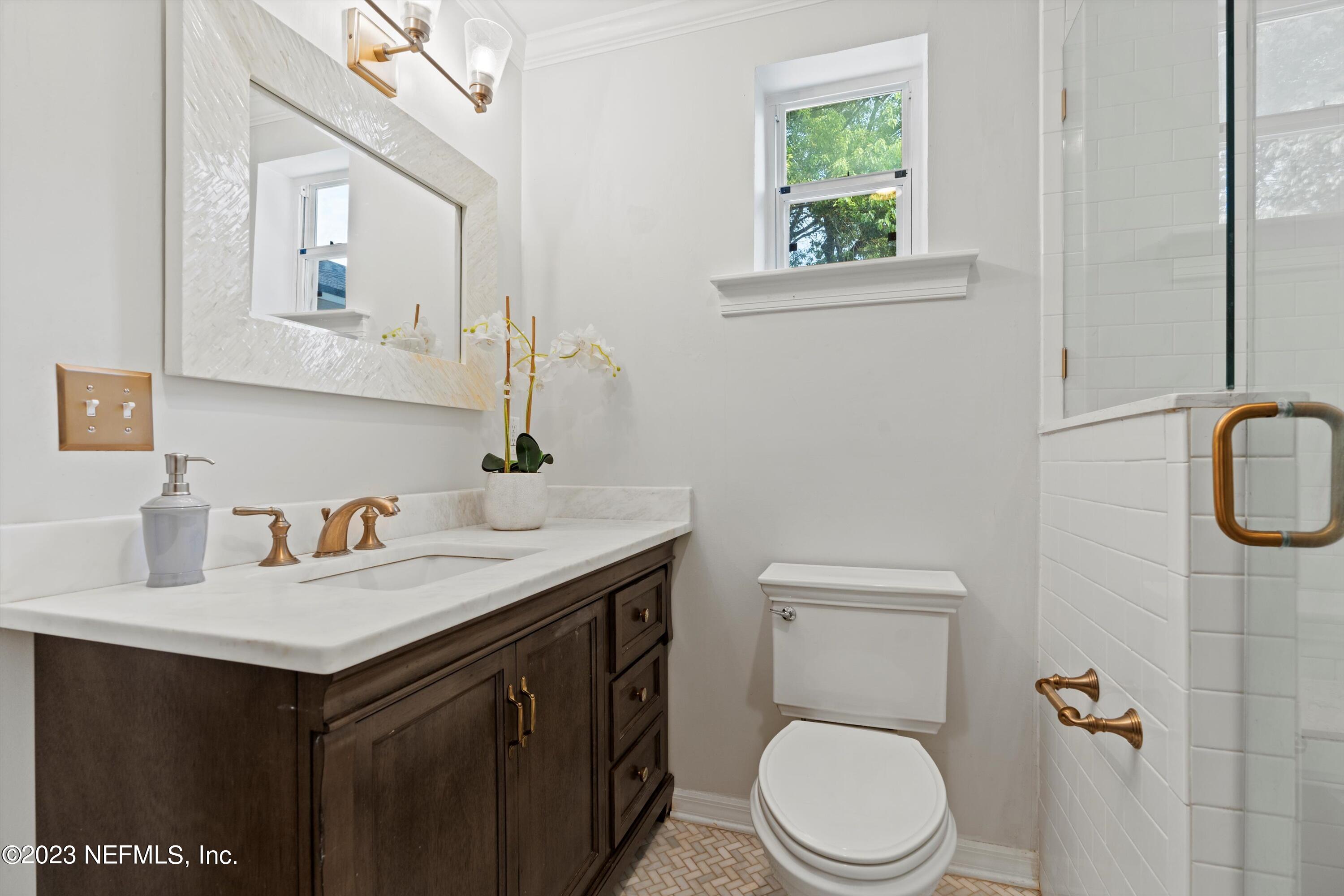 1246 HOLMESDALE Road