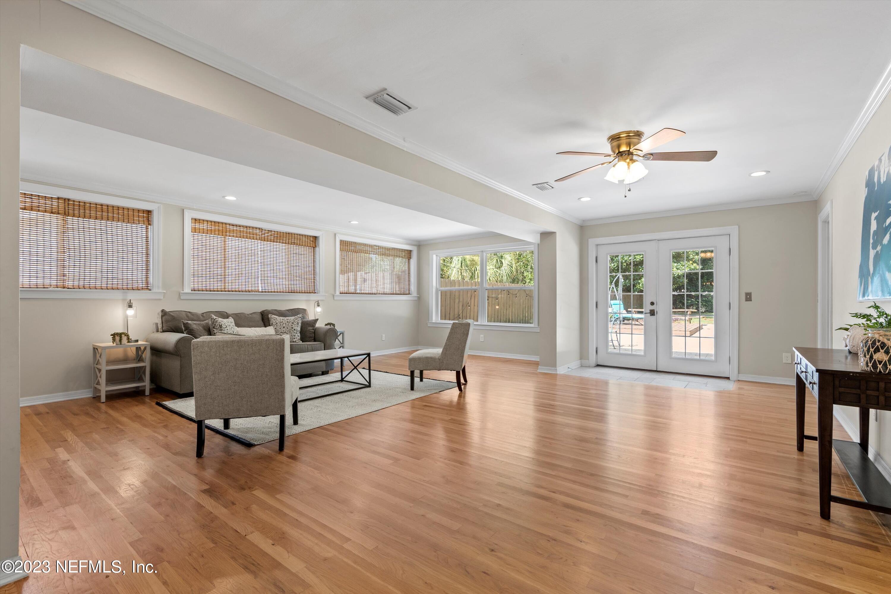 1246 HOLMESDALE Road