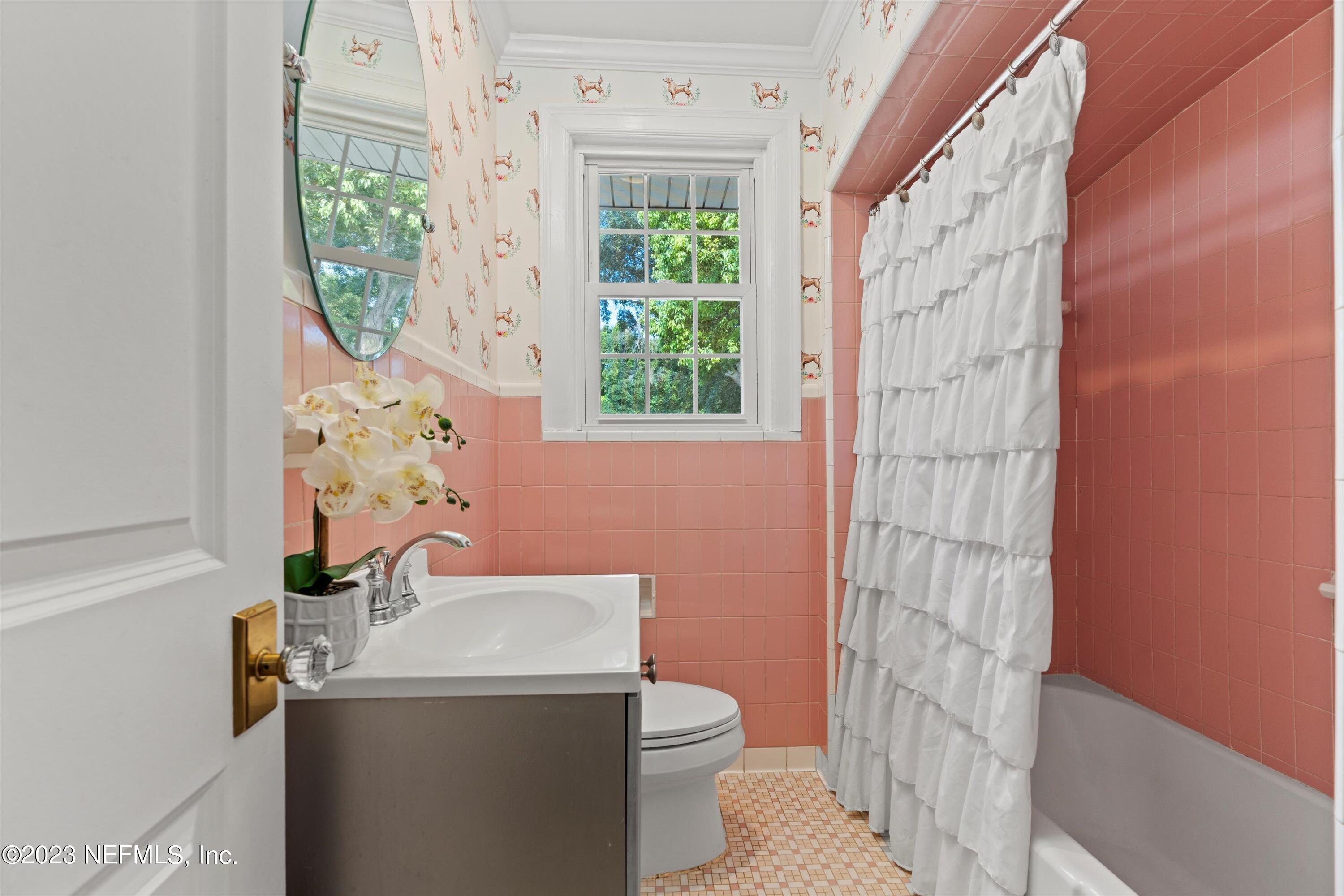 1246 HOLMESDALE Road