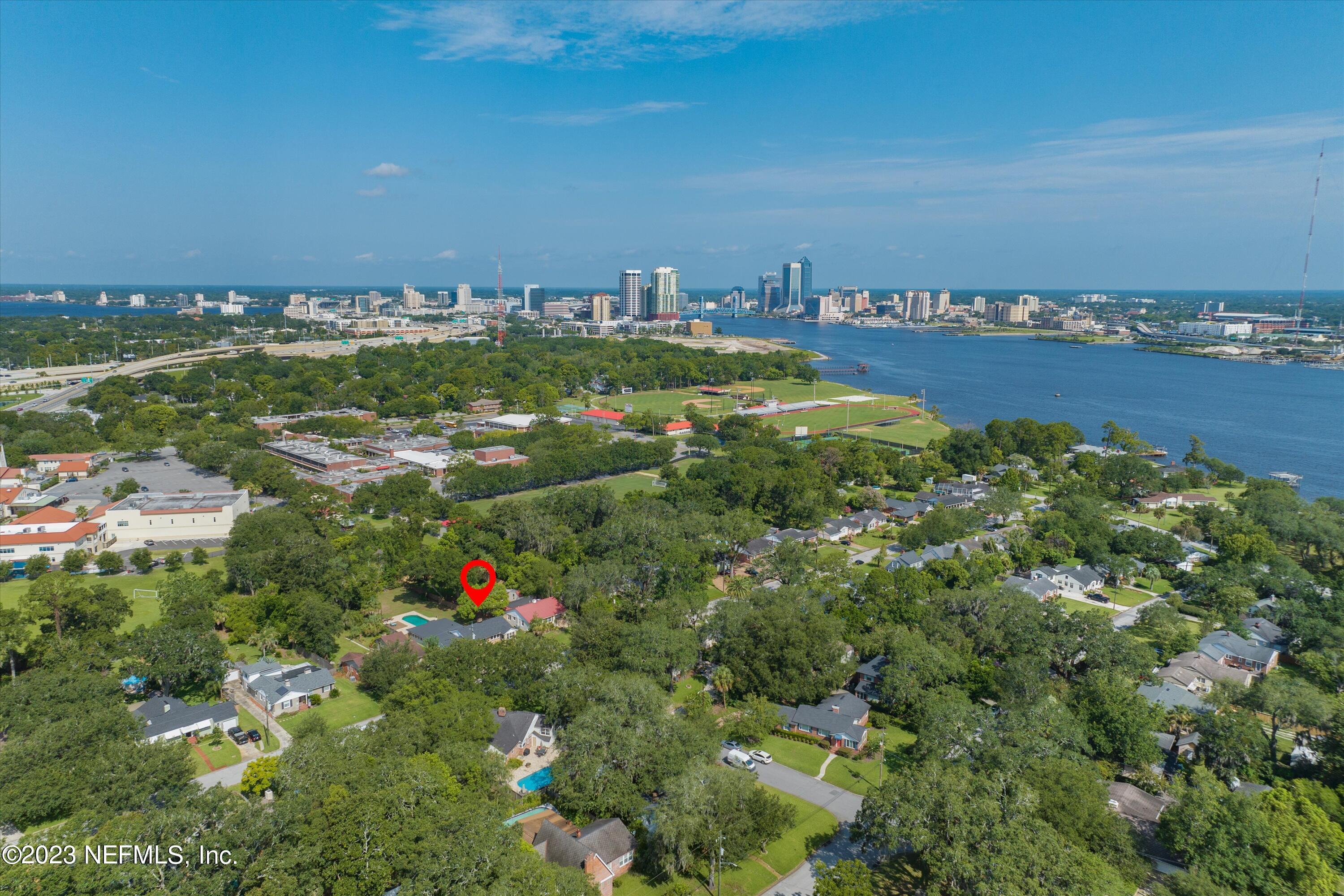 1246 HOLMESDALE Road