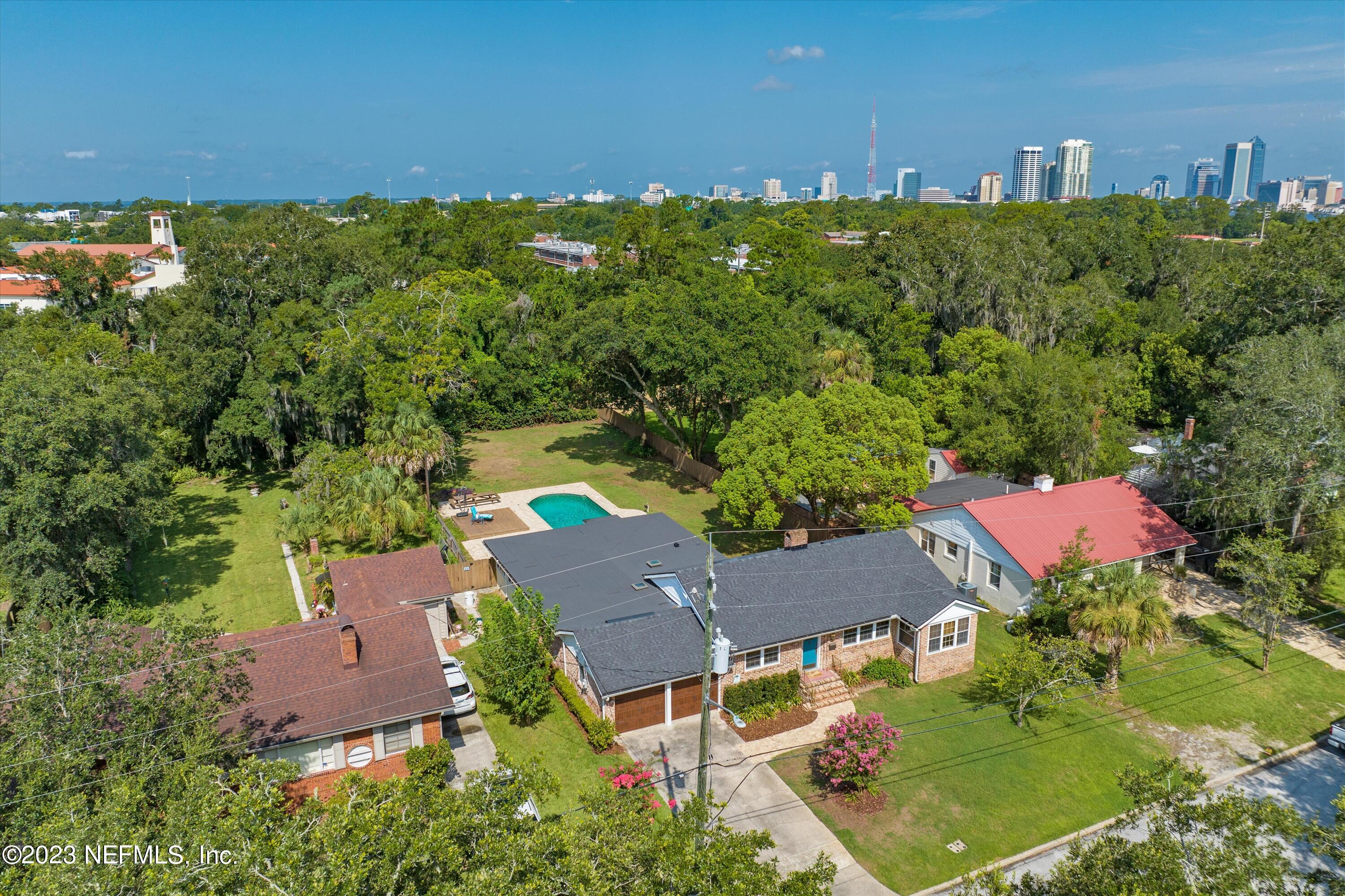 1246 HOLMESDALE Road