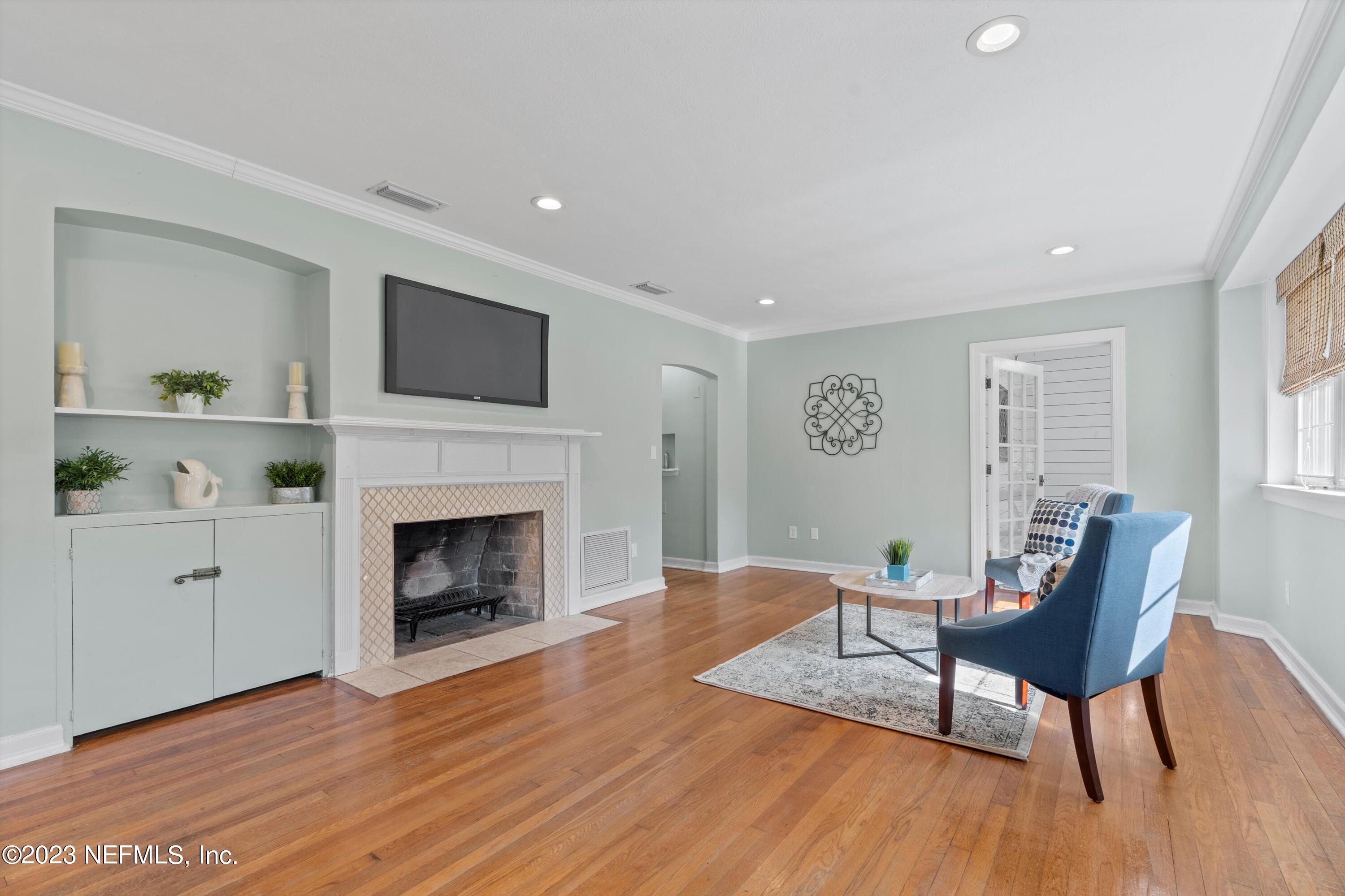 1246 HOLMESDALE Road