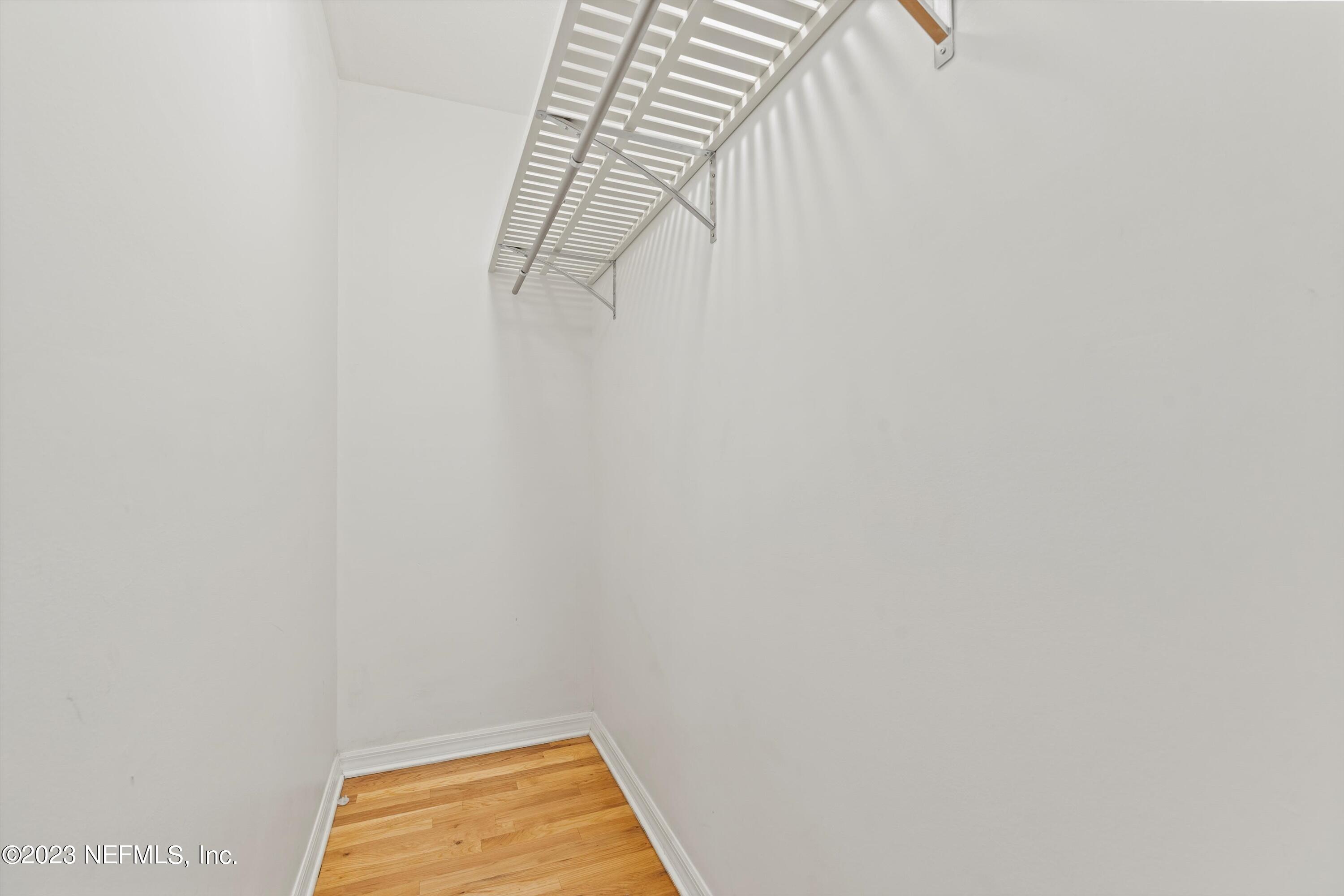 1246 HOLMESDALE Road