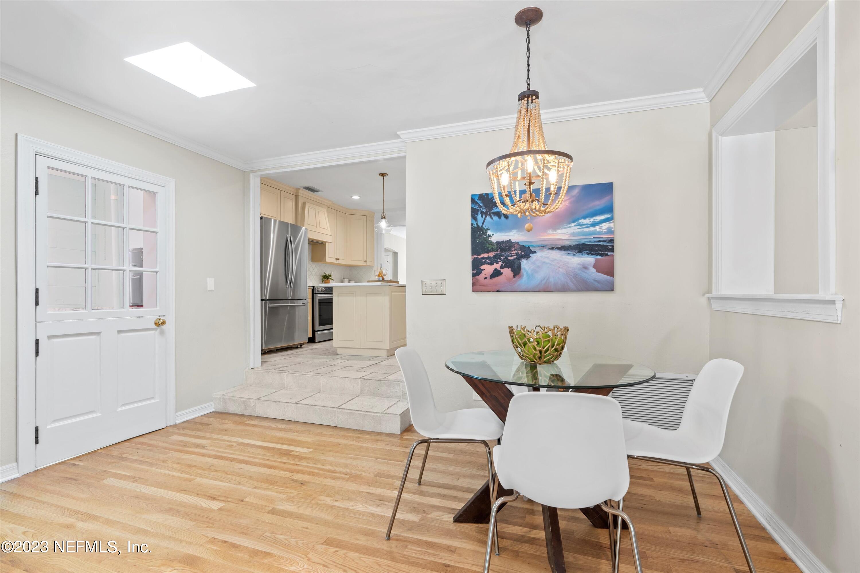 1246 HOLMESDALE Road