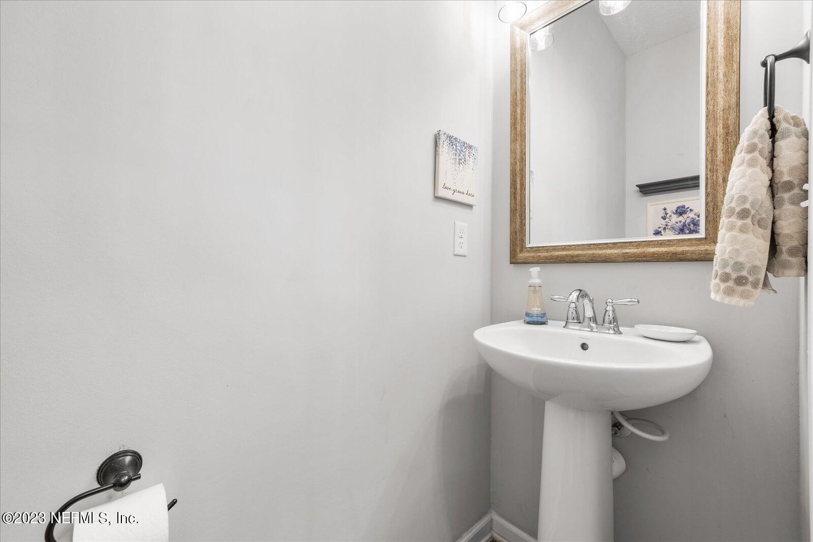 445 RICHMOND Drive, St. Johns