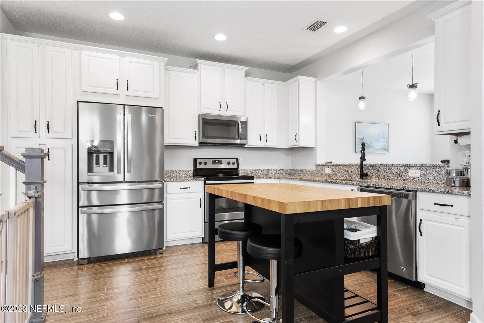 445 RICHMOND Drive, St. Johns