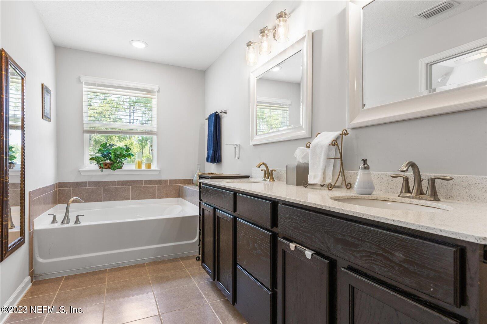 445 RICHMOND Drive, St. Johns