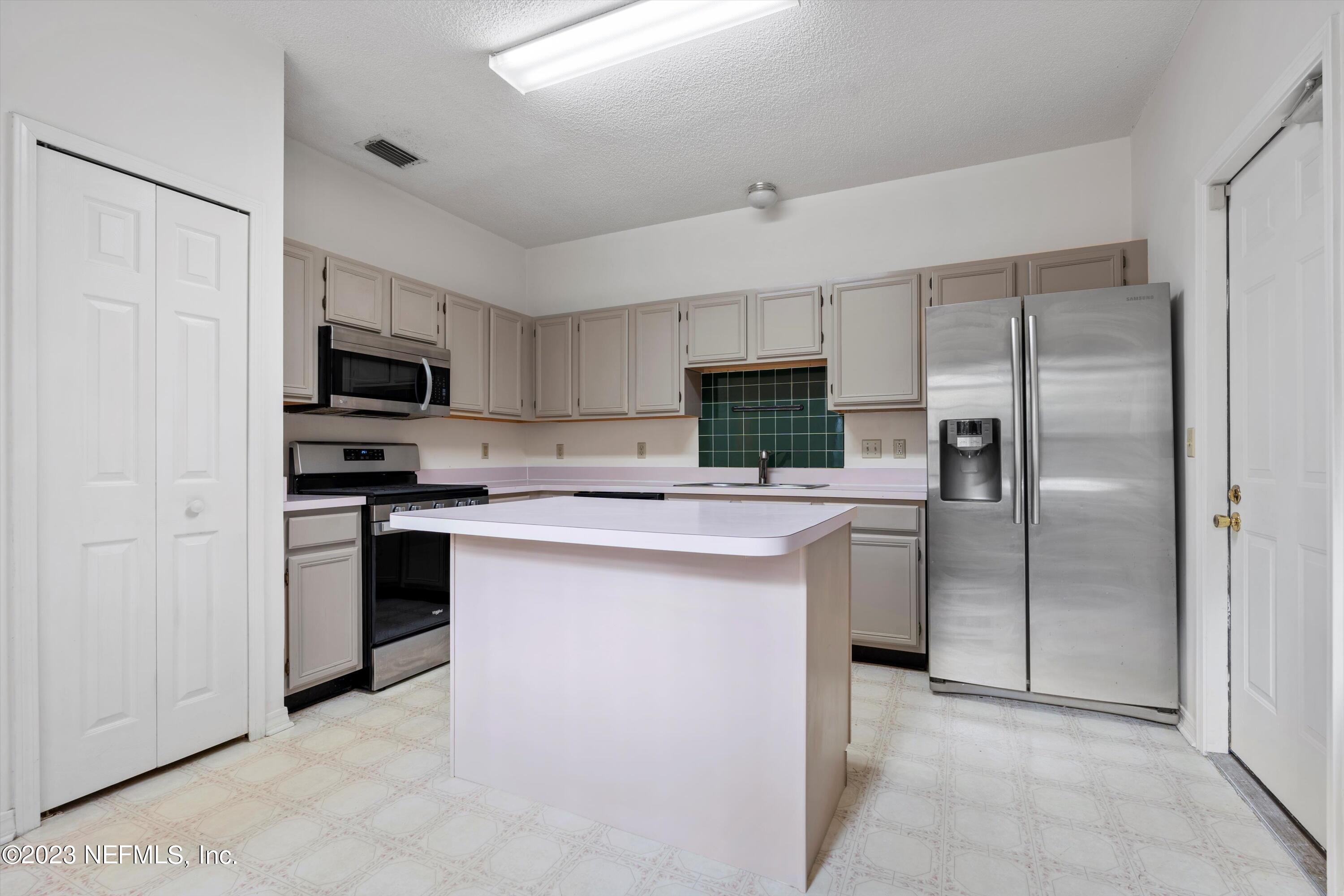 10538 BROOMSEDGE Court