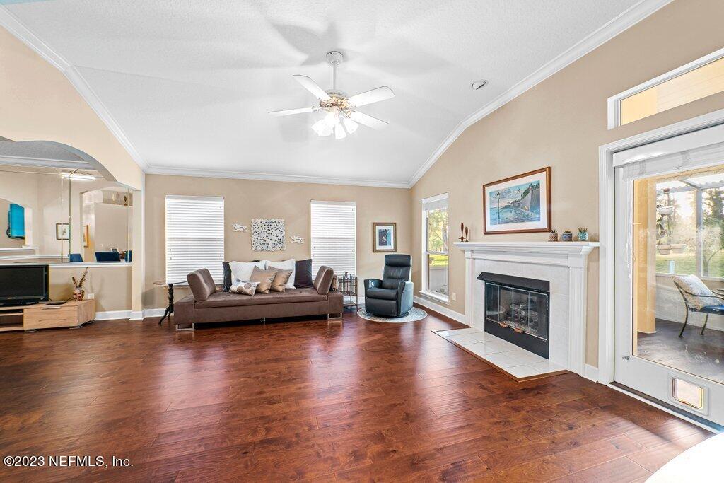 701 PUTTERS GREEN Way S