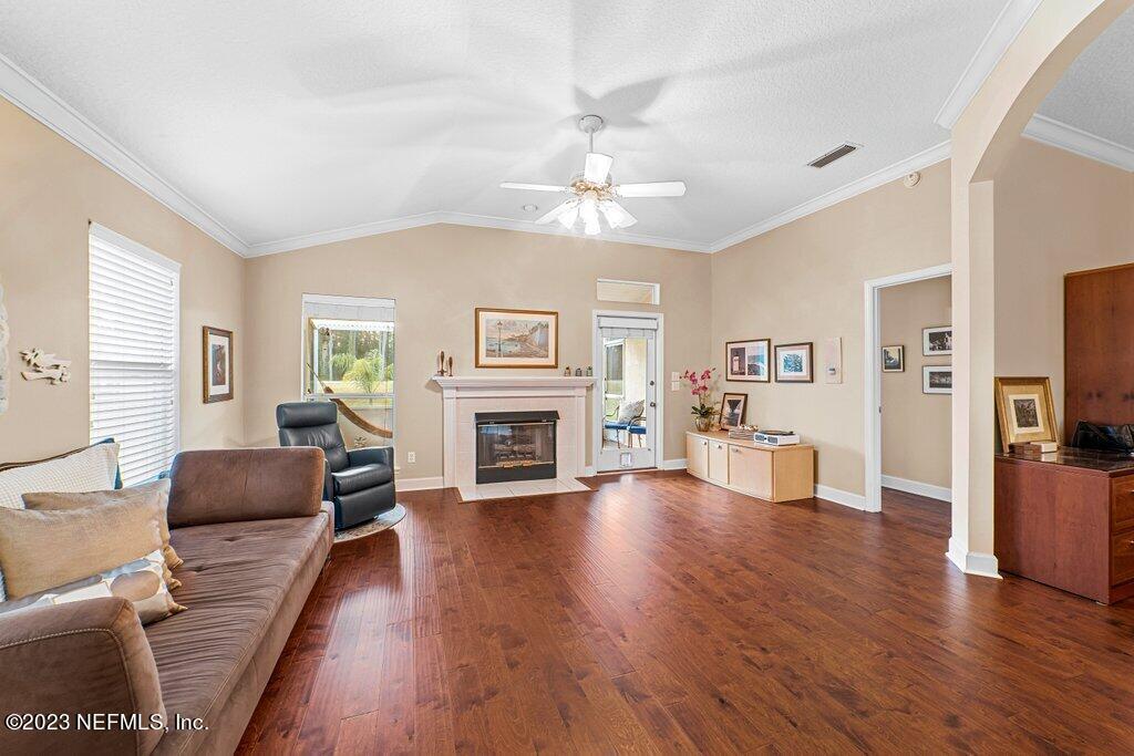 701 PUTTERS GREEN Way S