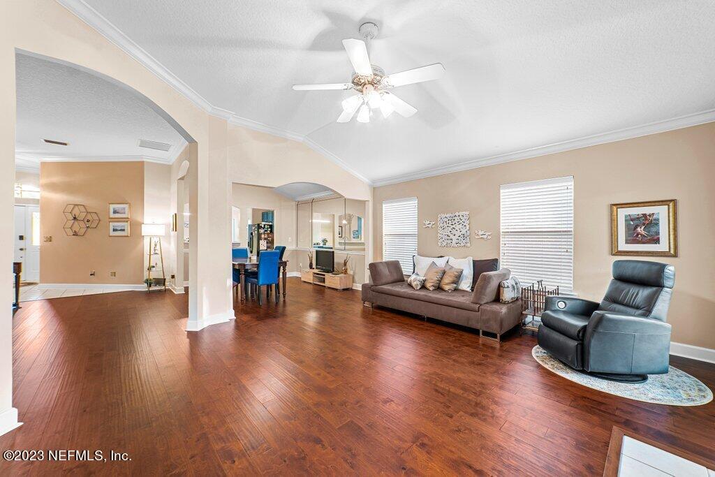 701 PUTTERS GREEN Way S