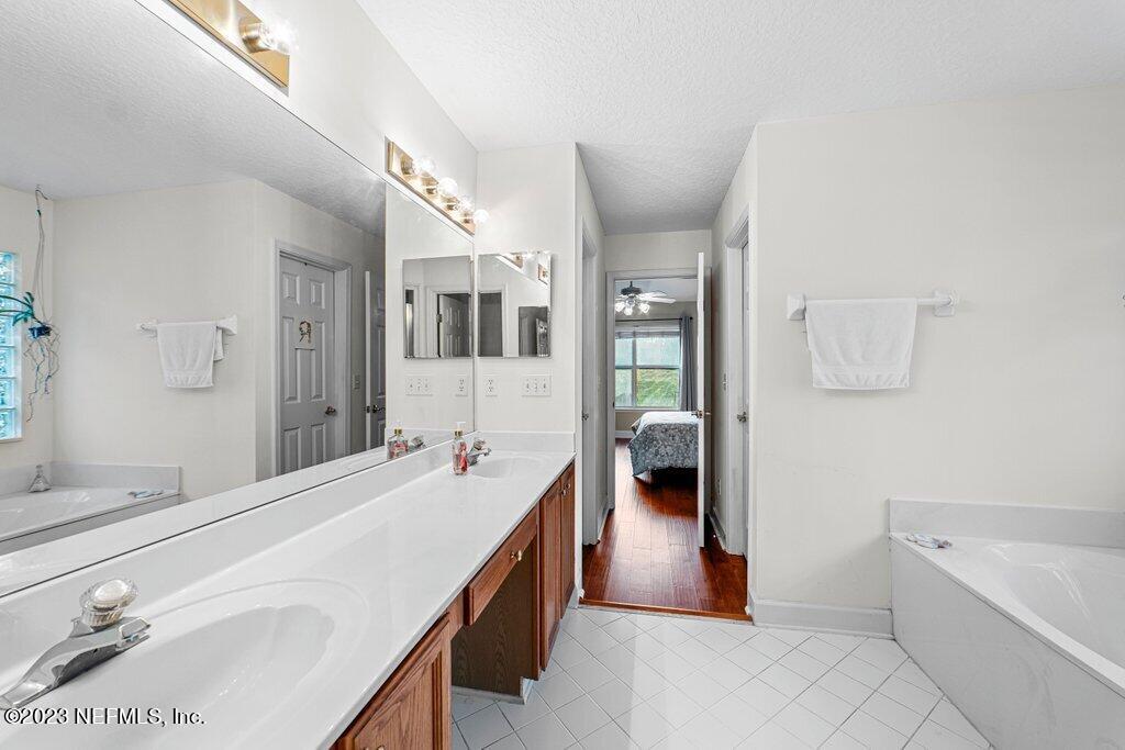 701 PUTTERS GREEN Way S
