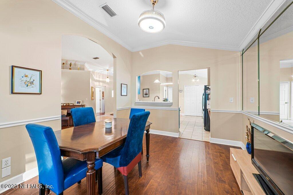 701 PUTTERS GREEN Way S