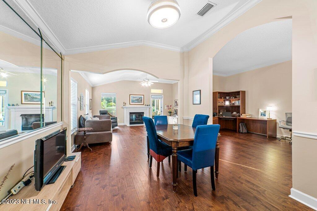701 PUTTERS GREEN Way S