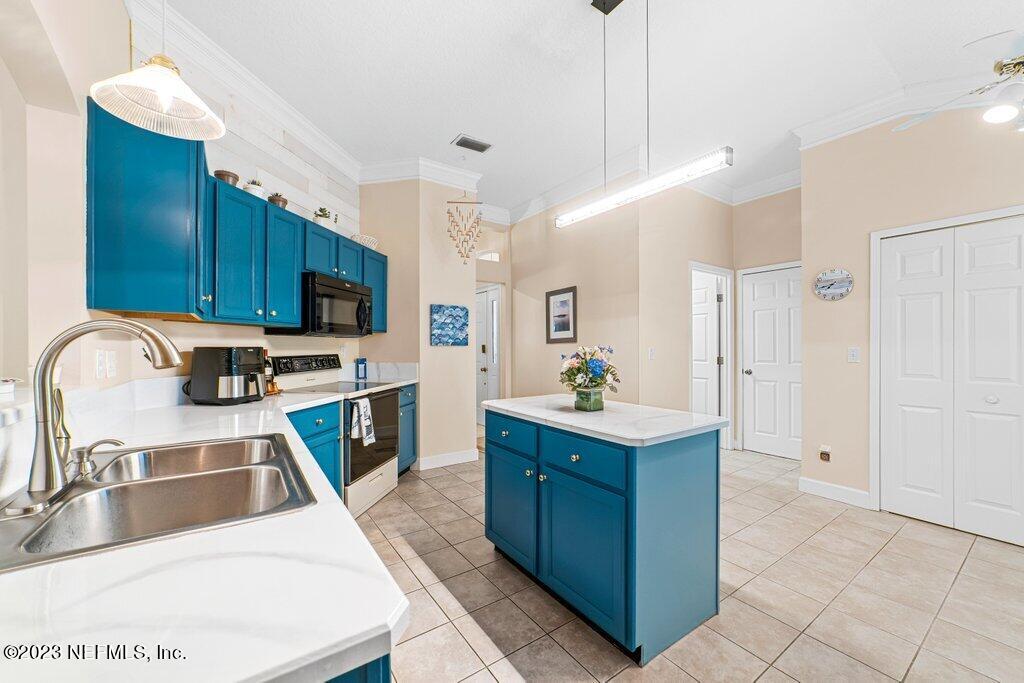 701 PUTTERS GREEN Way S