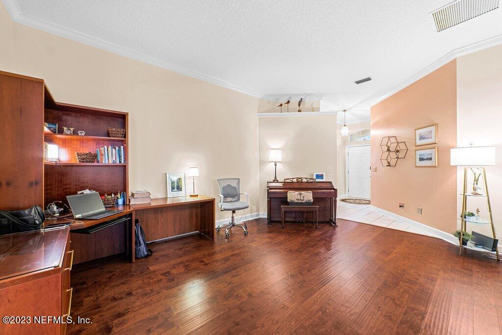 701 PUTTERS GREEN Way S