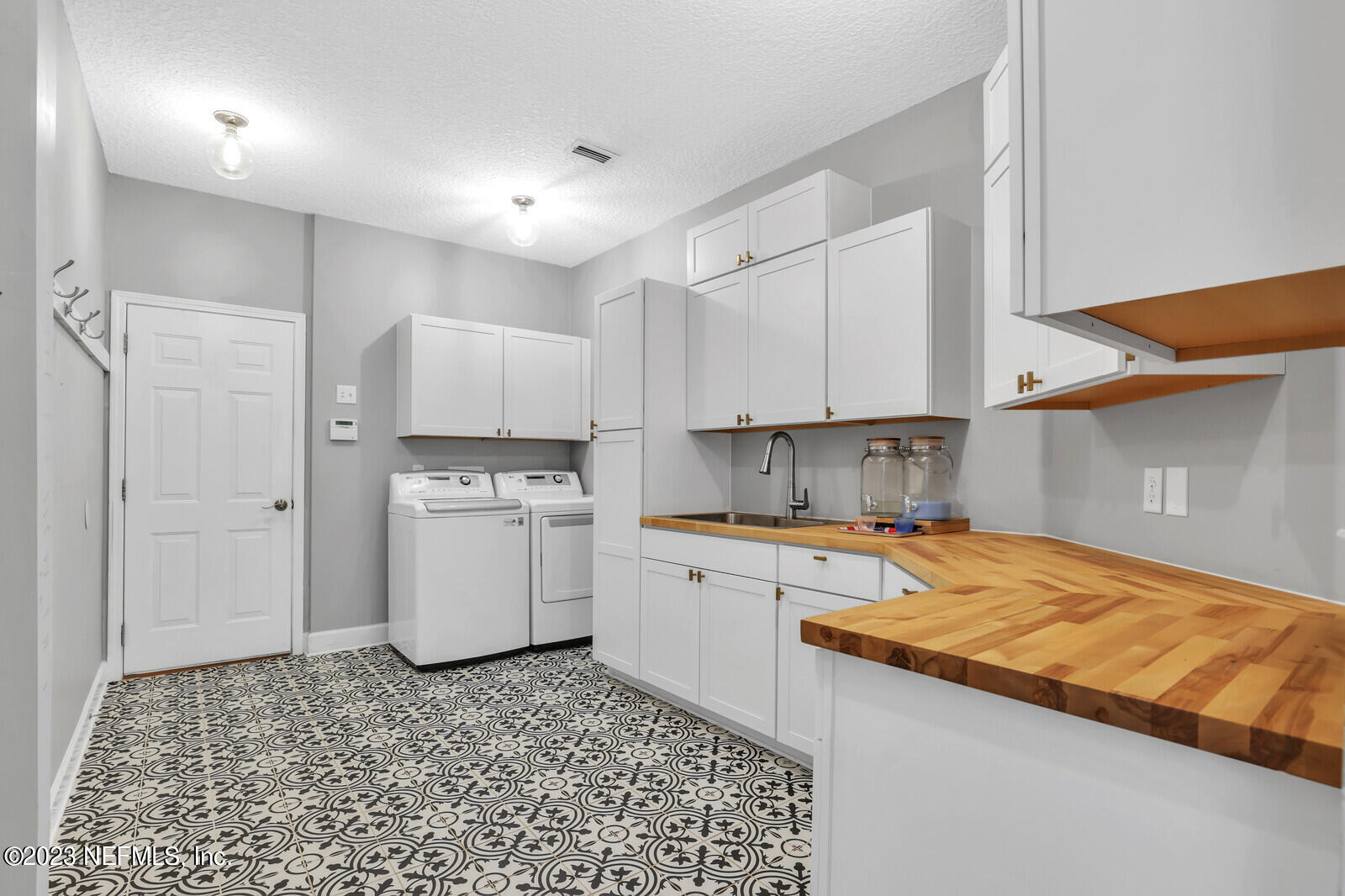 2009 RIVERS OWN Road