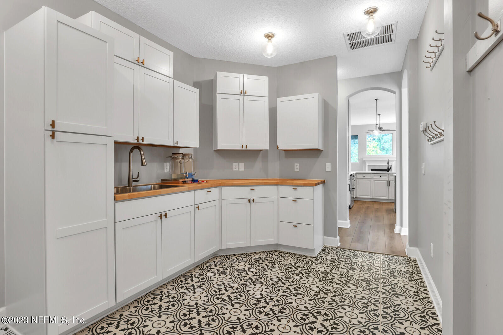 2009 RIVERS OWN Road