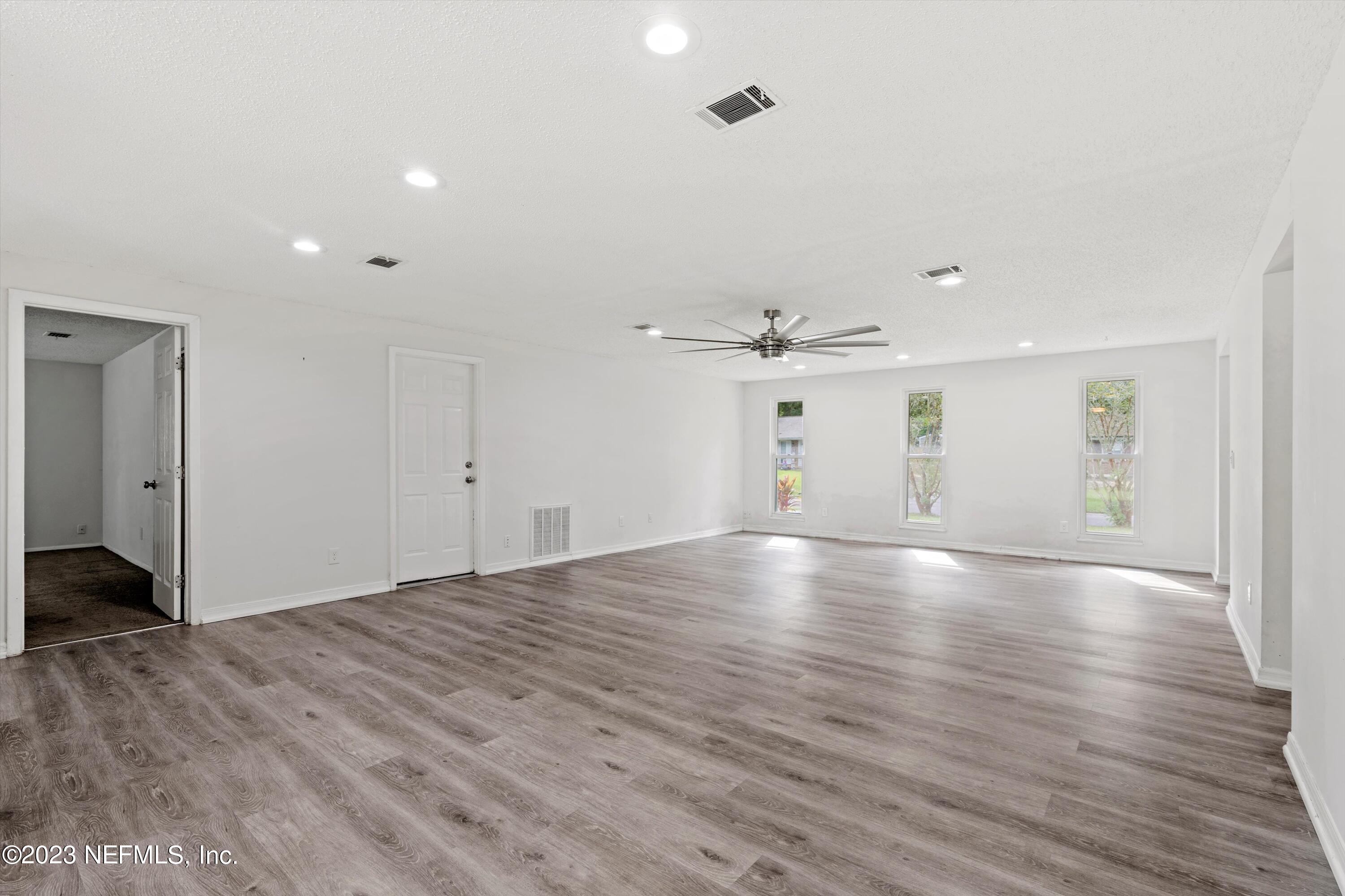 2845 TANGLEWOOD Boulevard