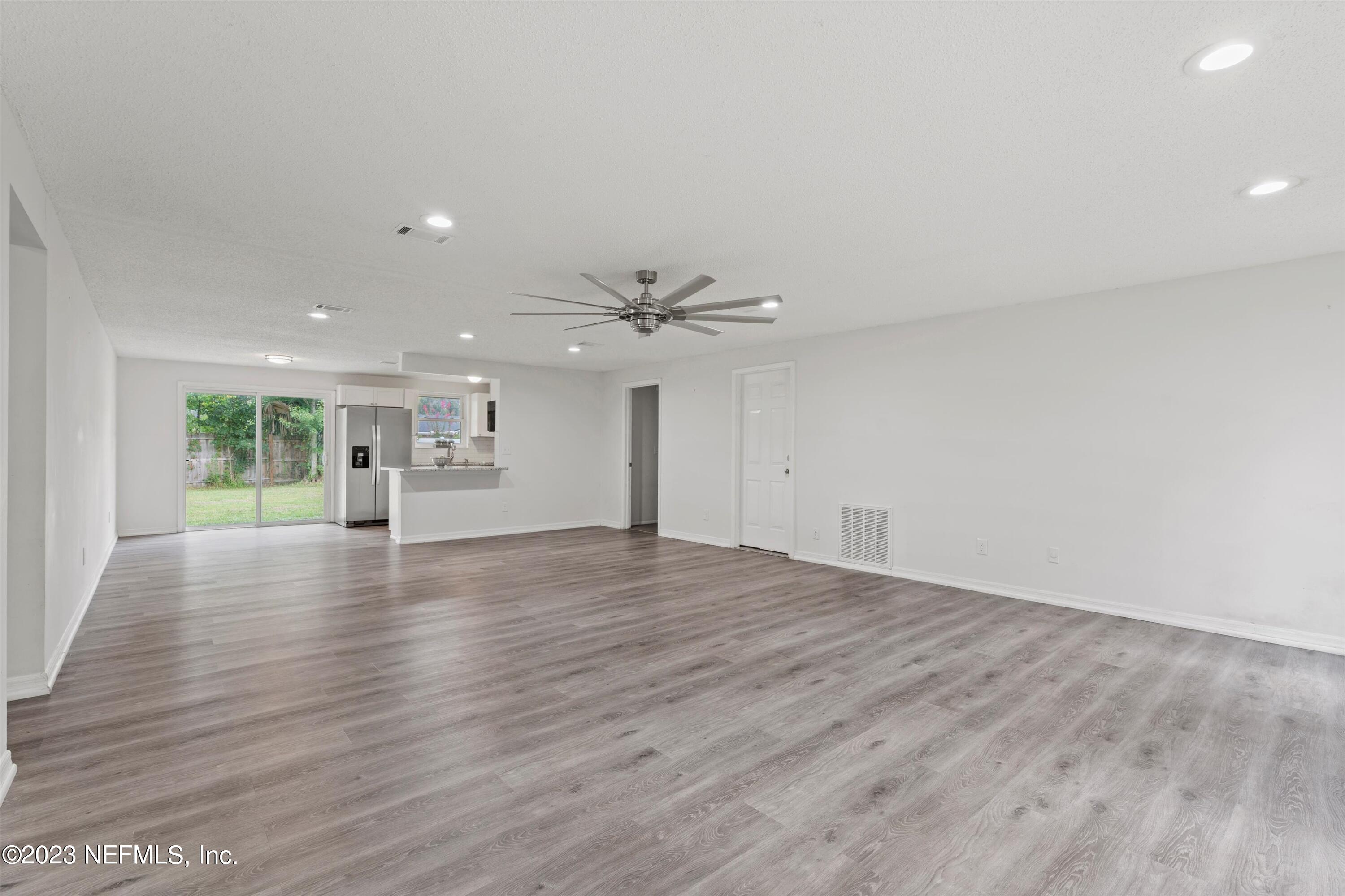 2845 TANGLEWOOD Boulevard