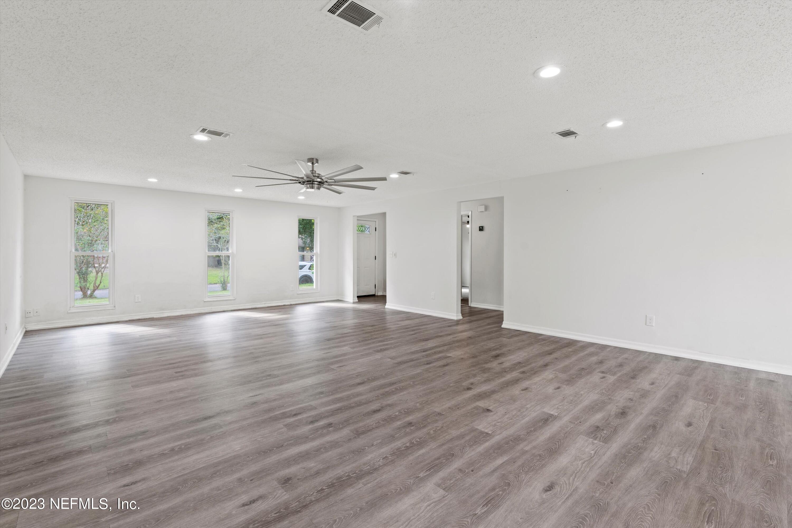 2845 TANGLEWOOD Boulevard