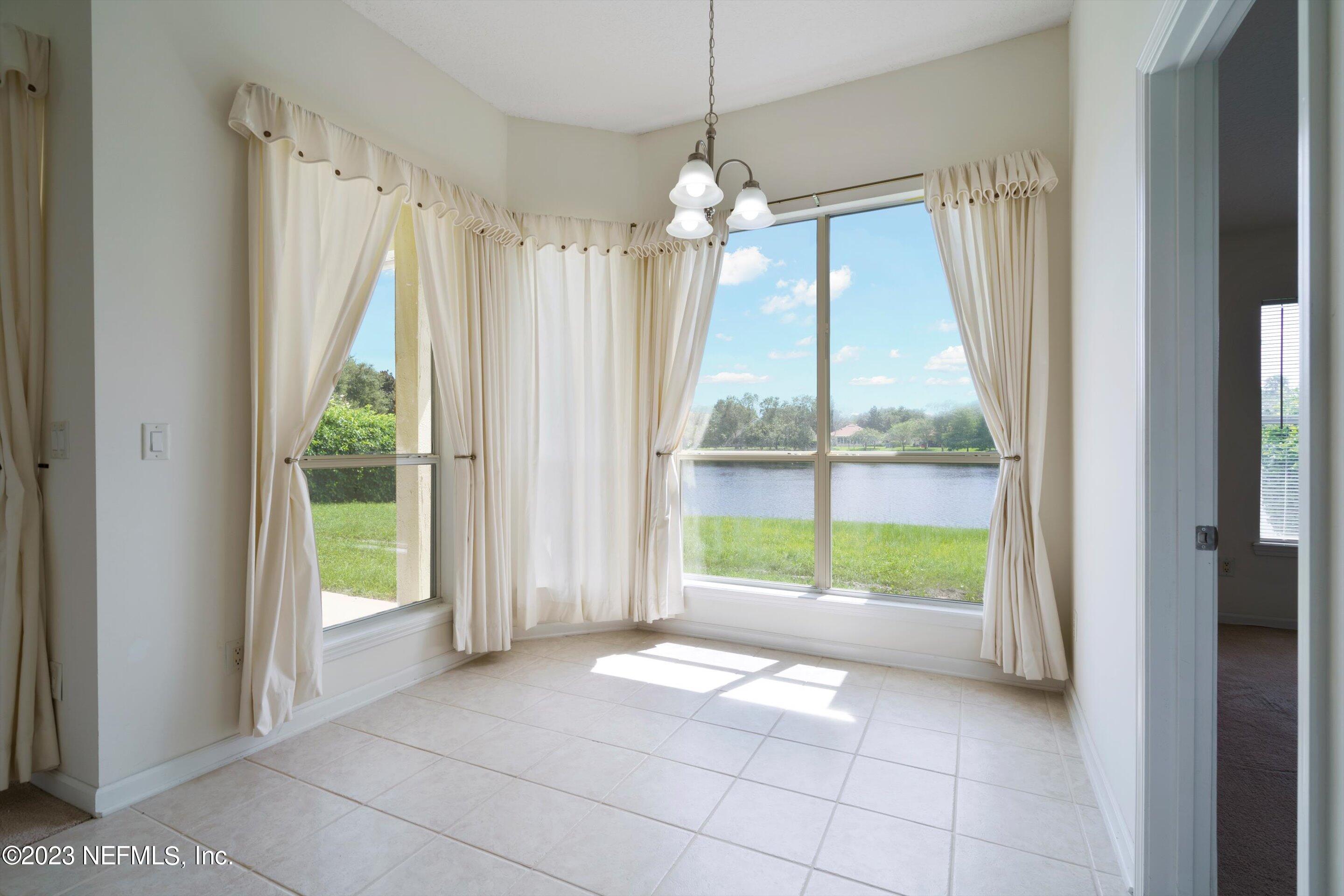 529 E SILVERTHORN Lane