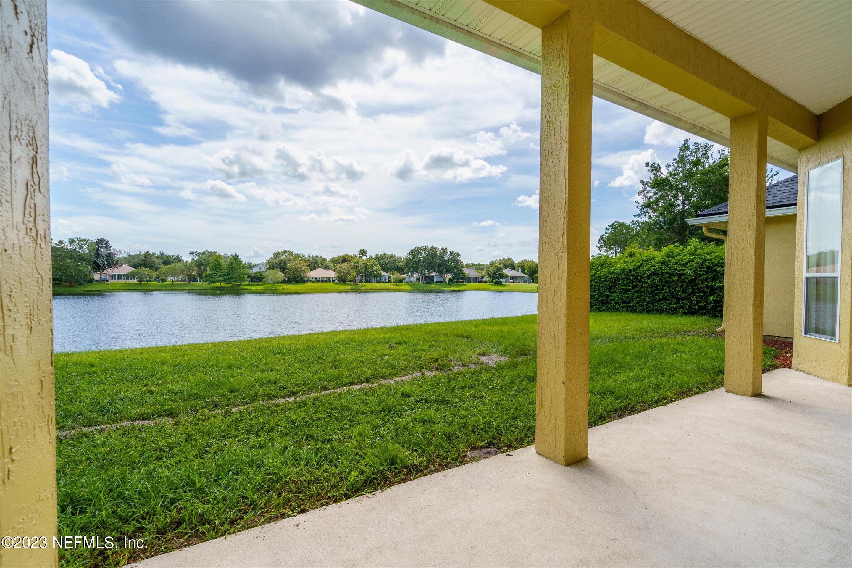 529 E SILVERTHORN Lane