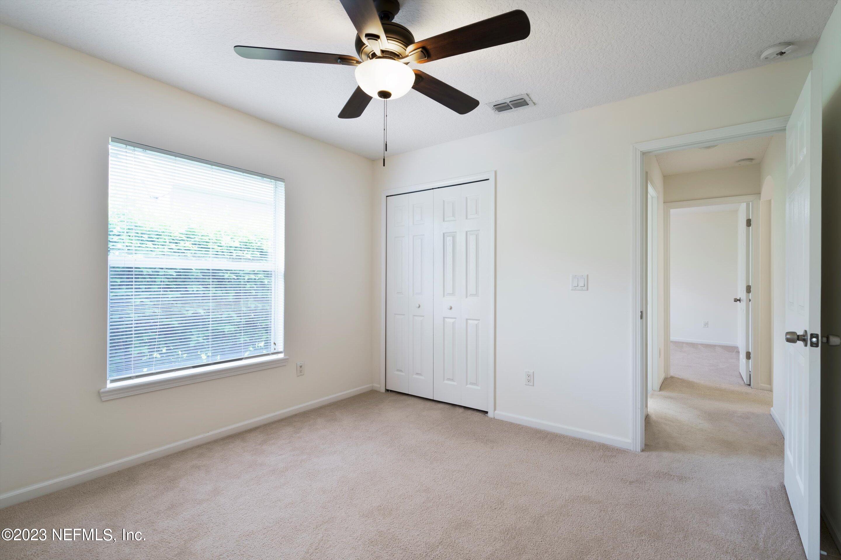 529 E SILVERTHORN Lane