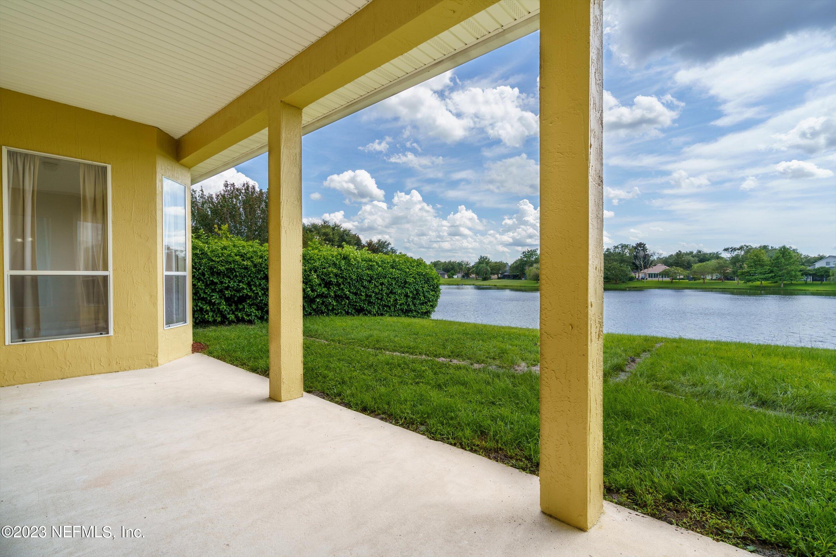 529 E SILVERTHORN Lane