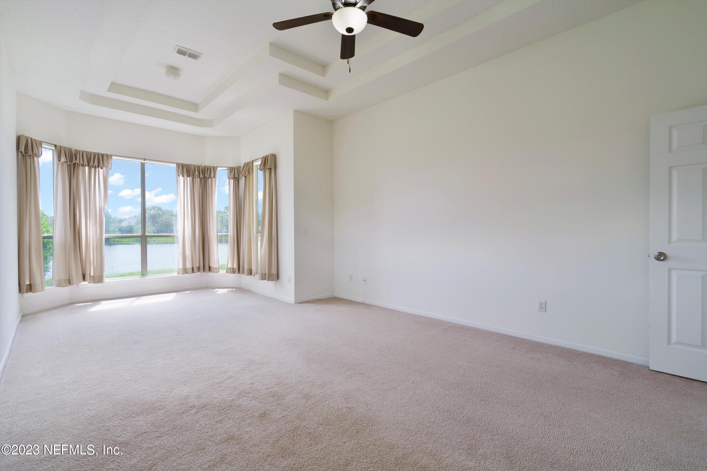 529 E SILVERTHORN Lane