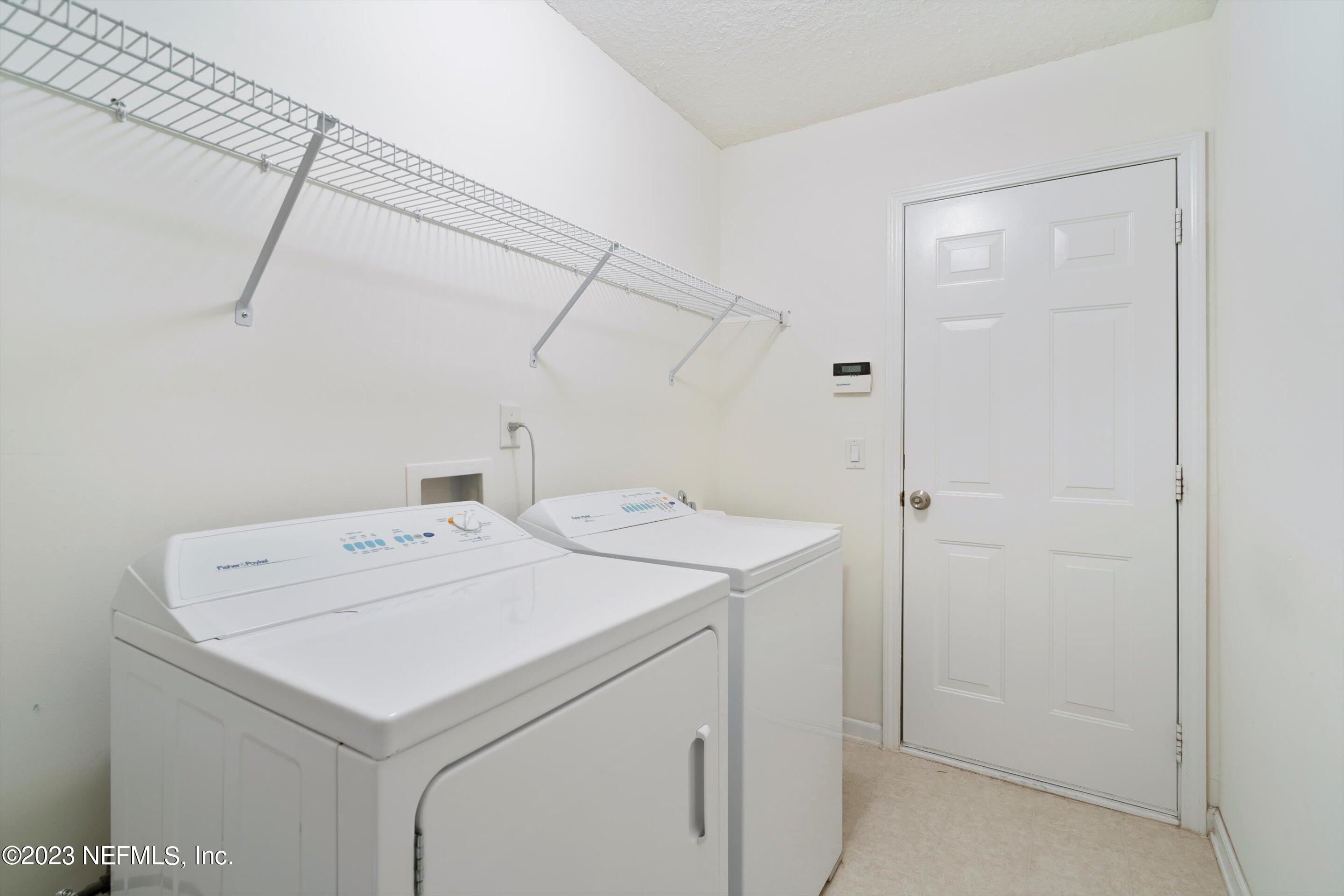 529 E SILVERTHORN Lane