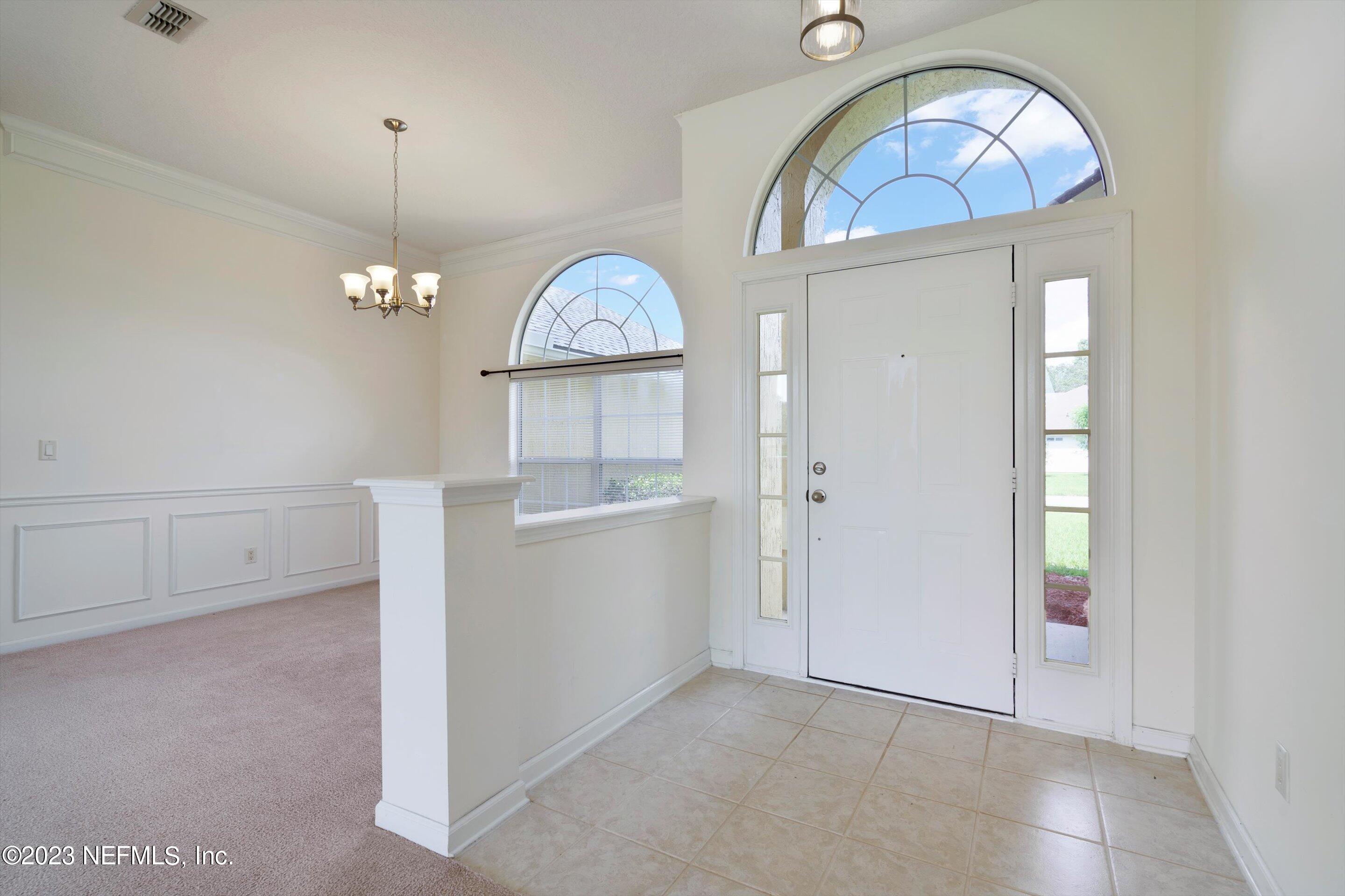 529 E SILVERTHORN Lane