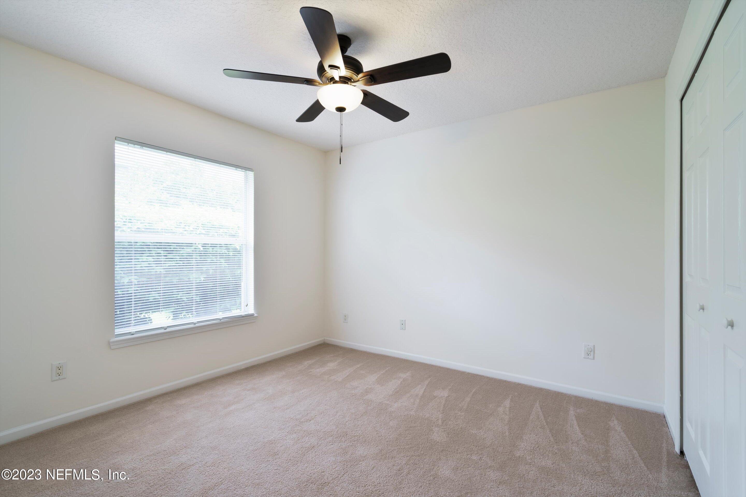 529 E SILVERTHORN Lane