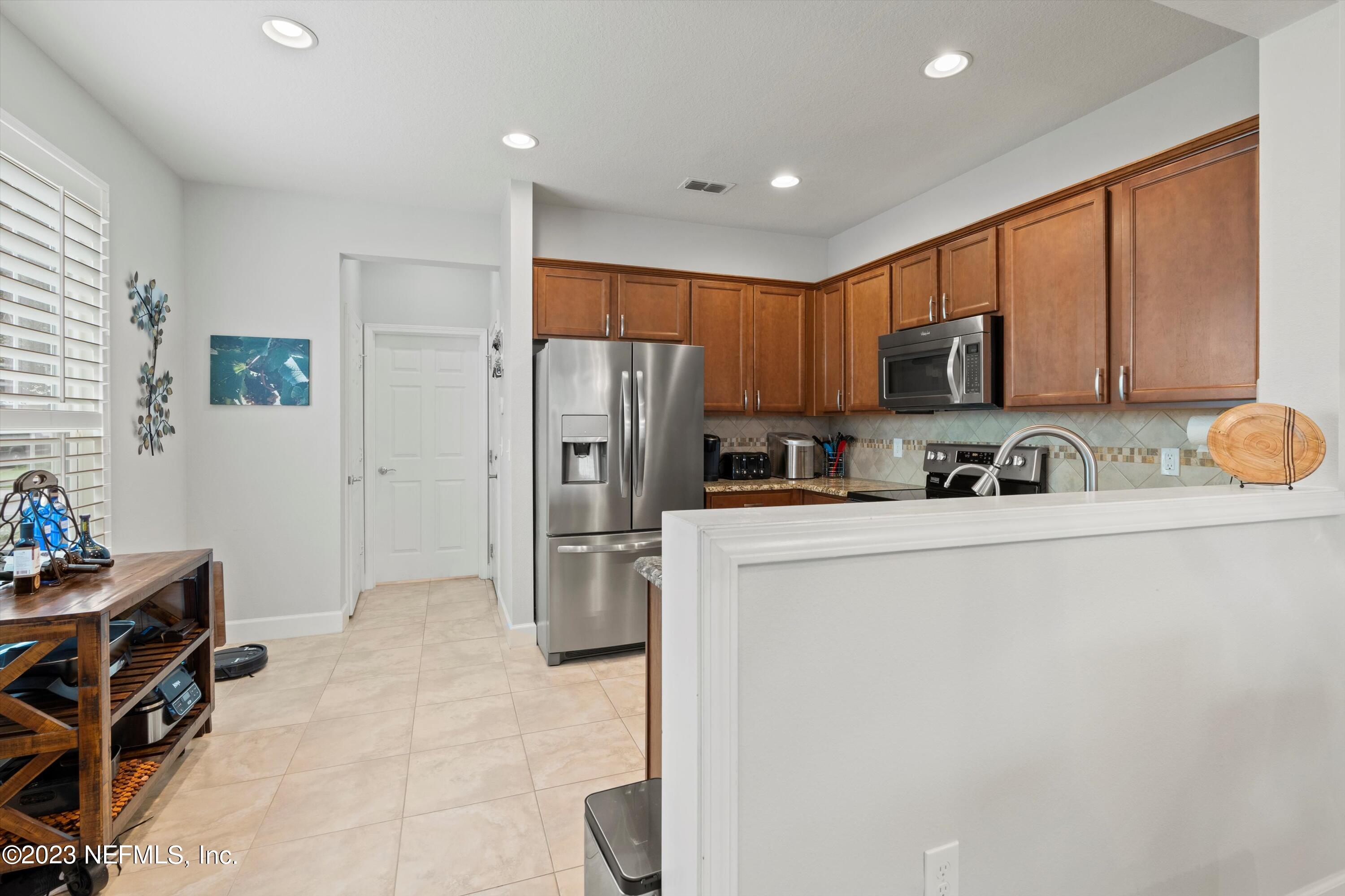 6854 ROUNDLEAF Drive