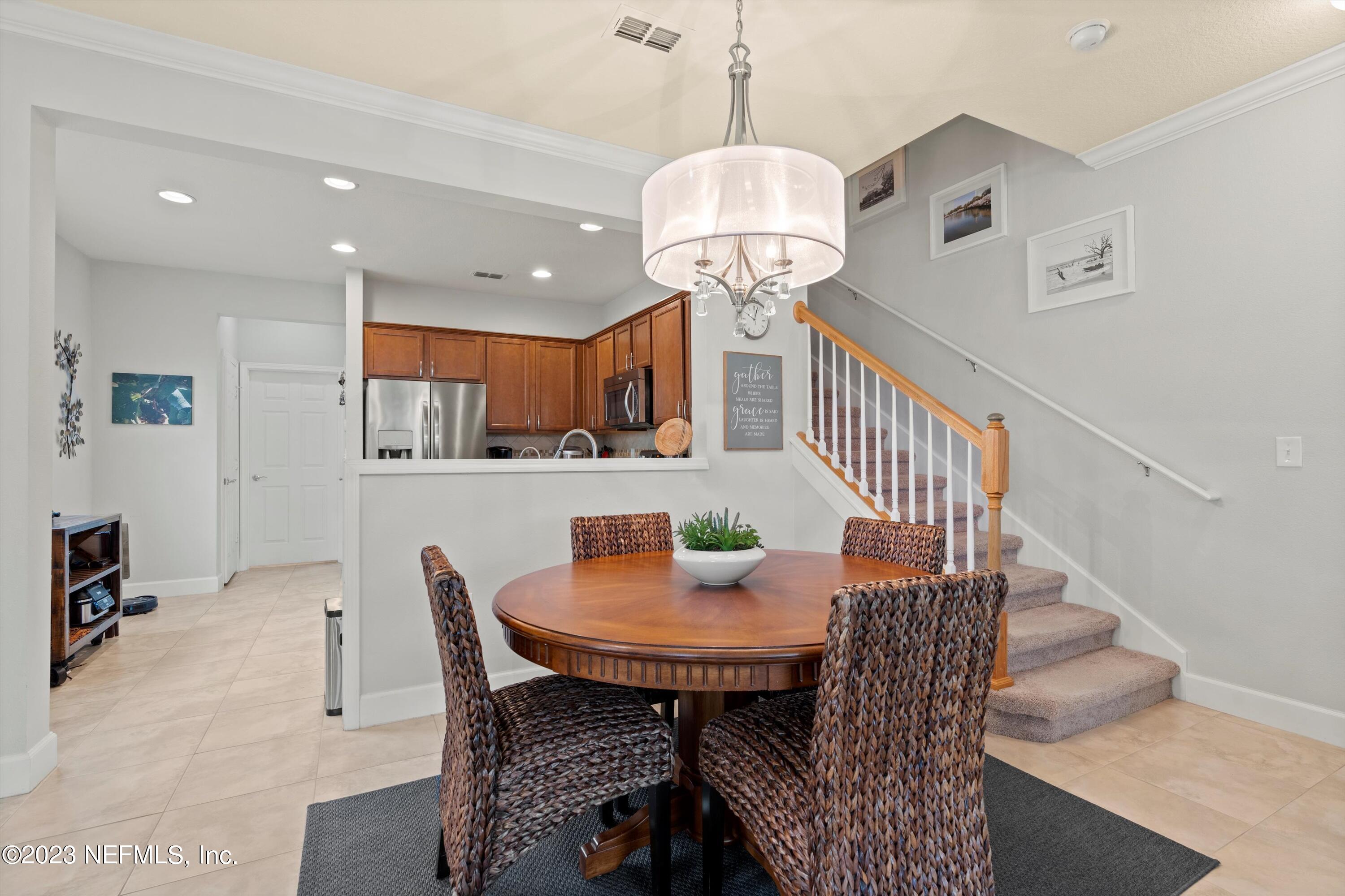 6854 ROUNDLEAF Drive