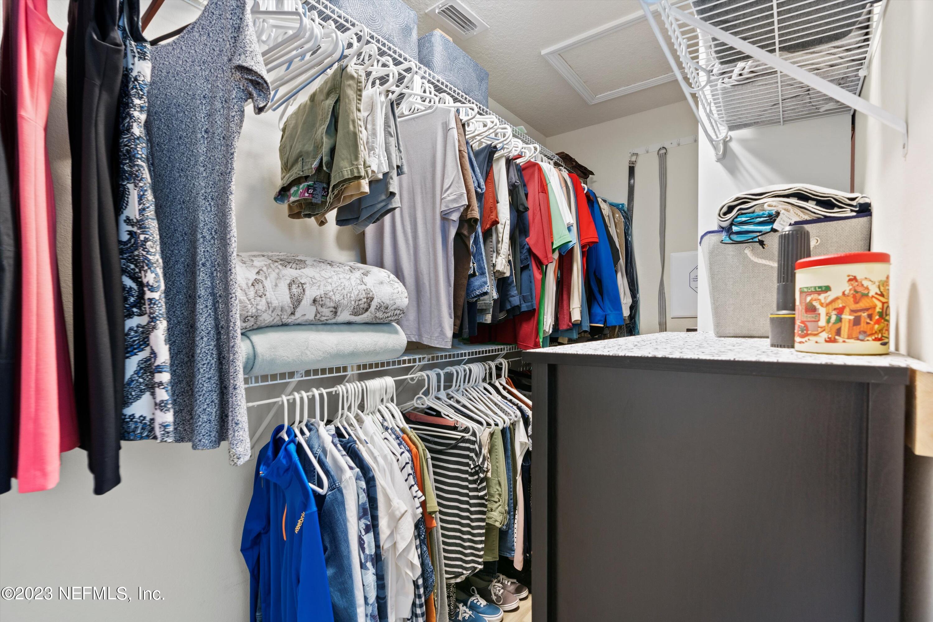 6854 ROUNDLEAF Drive