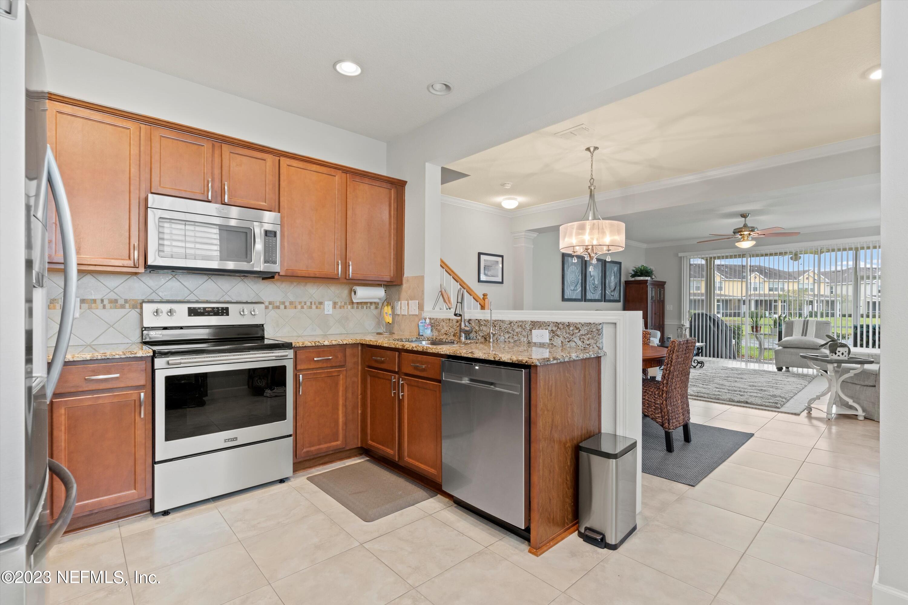 6854 ROUNDLEAF Drive