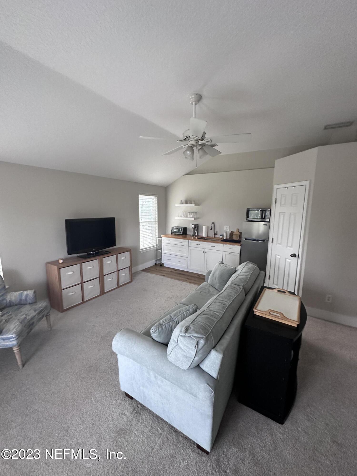 1641 LINKSIDE Drive N, B