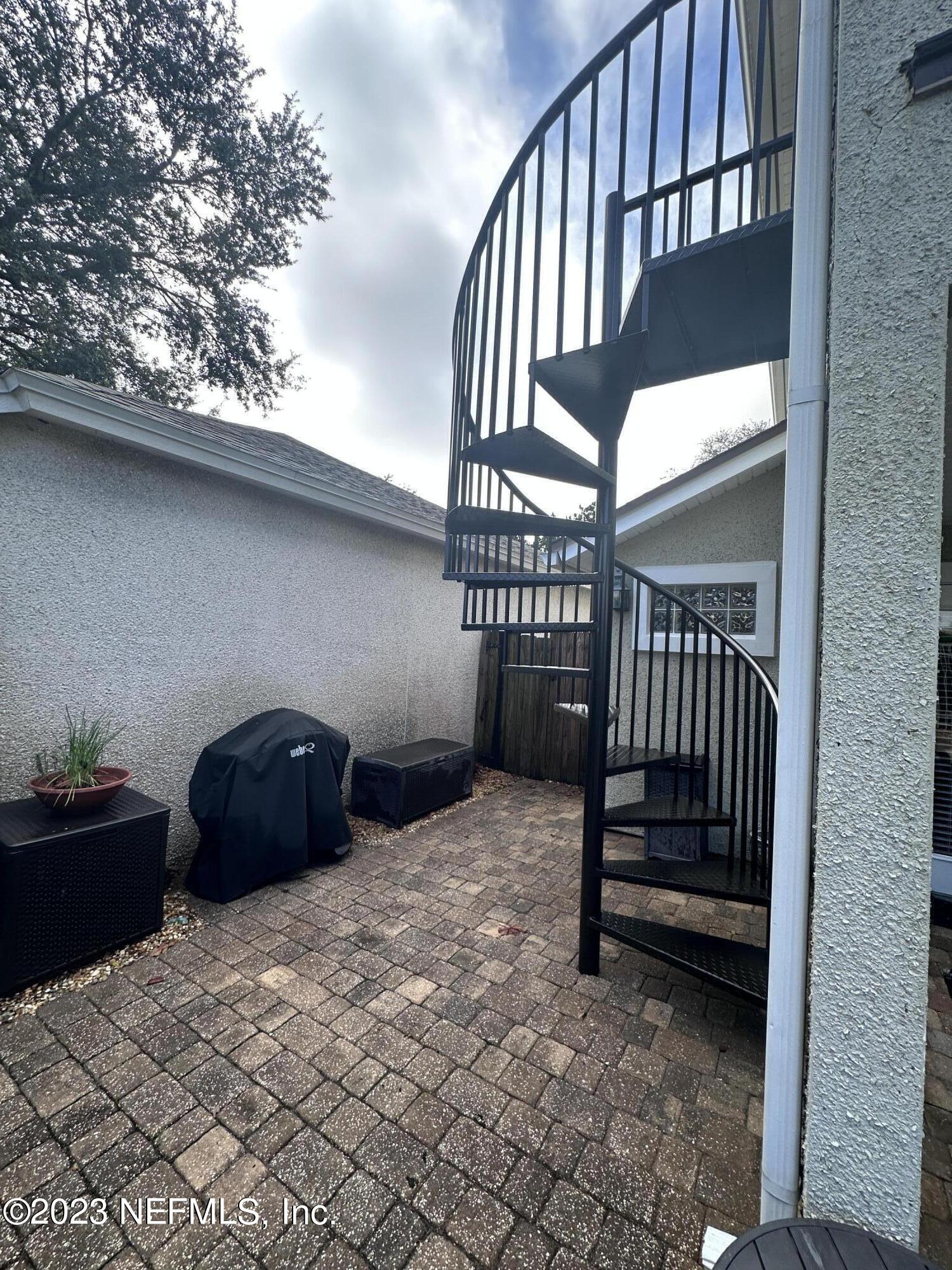 1641 LINKSIDE Drive N, B