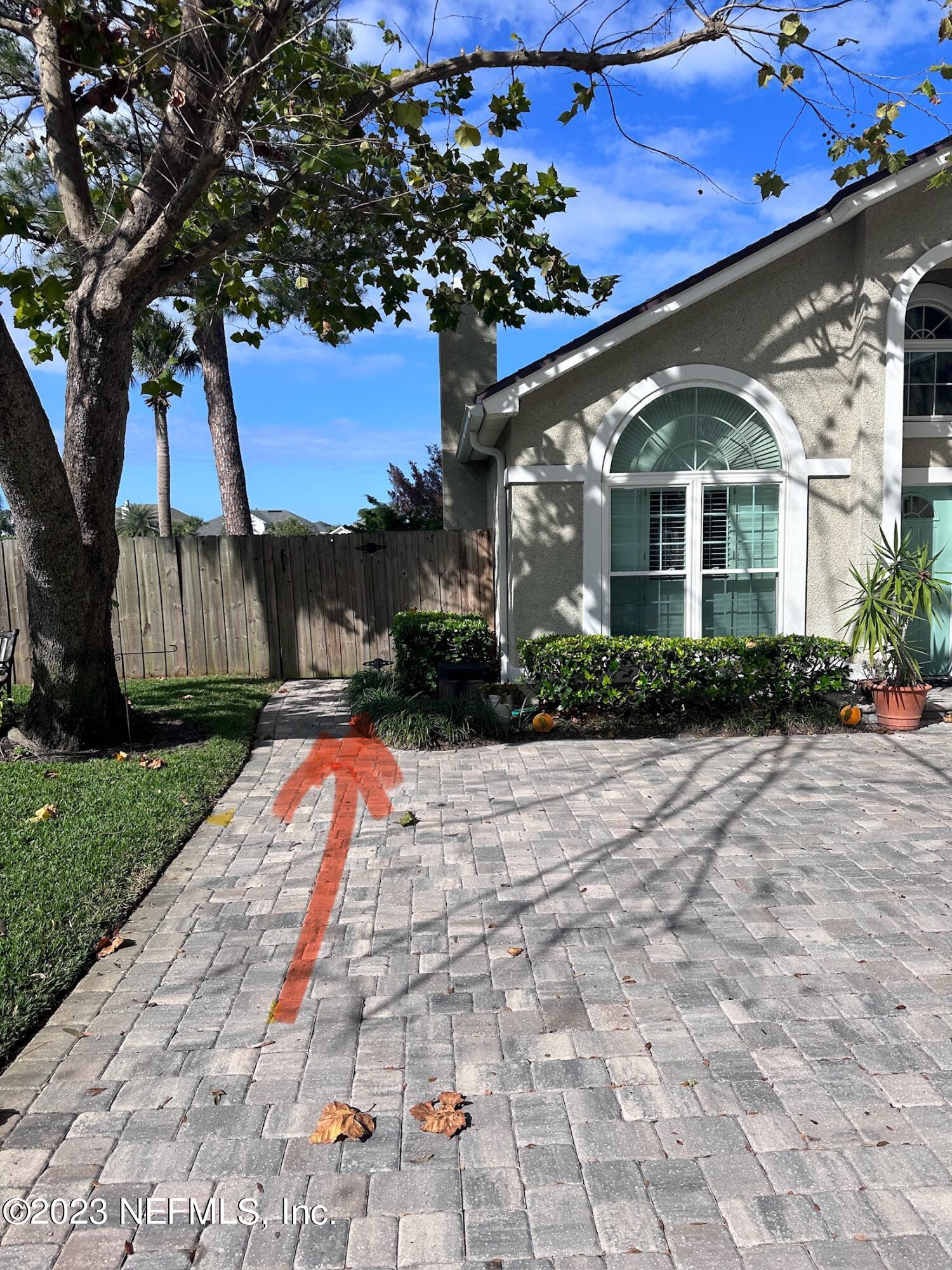 1641 LINKSIDE Drive N, B