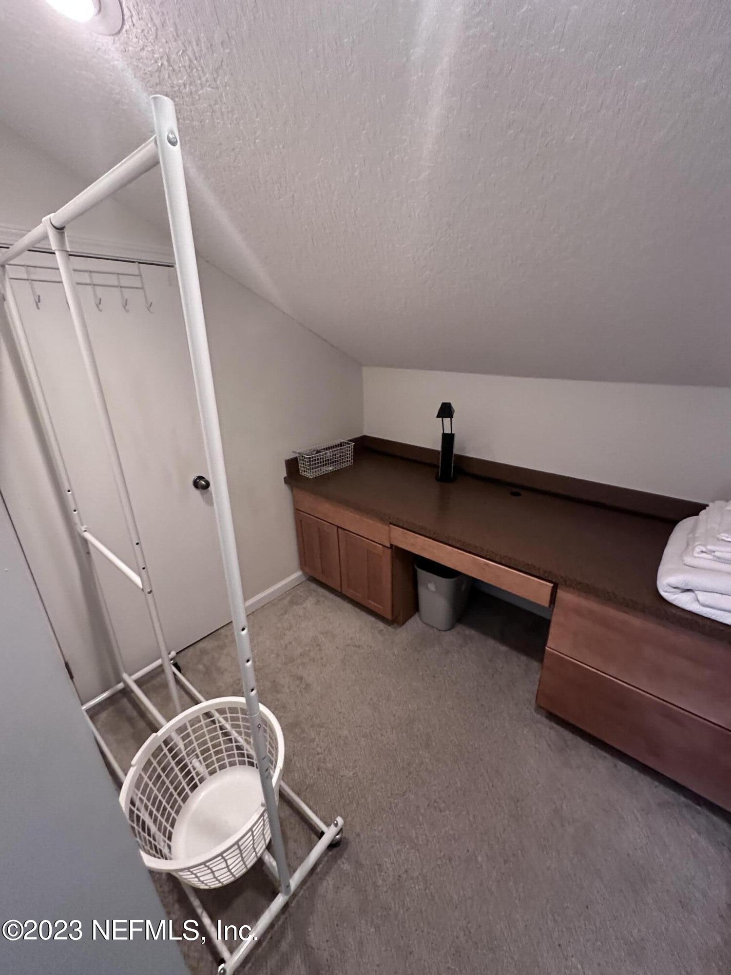 1641 LINKSIDE Drive N, B