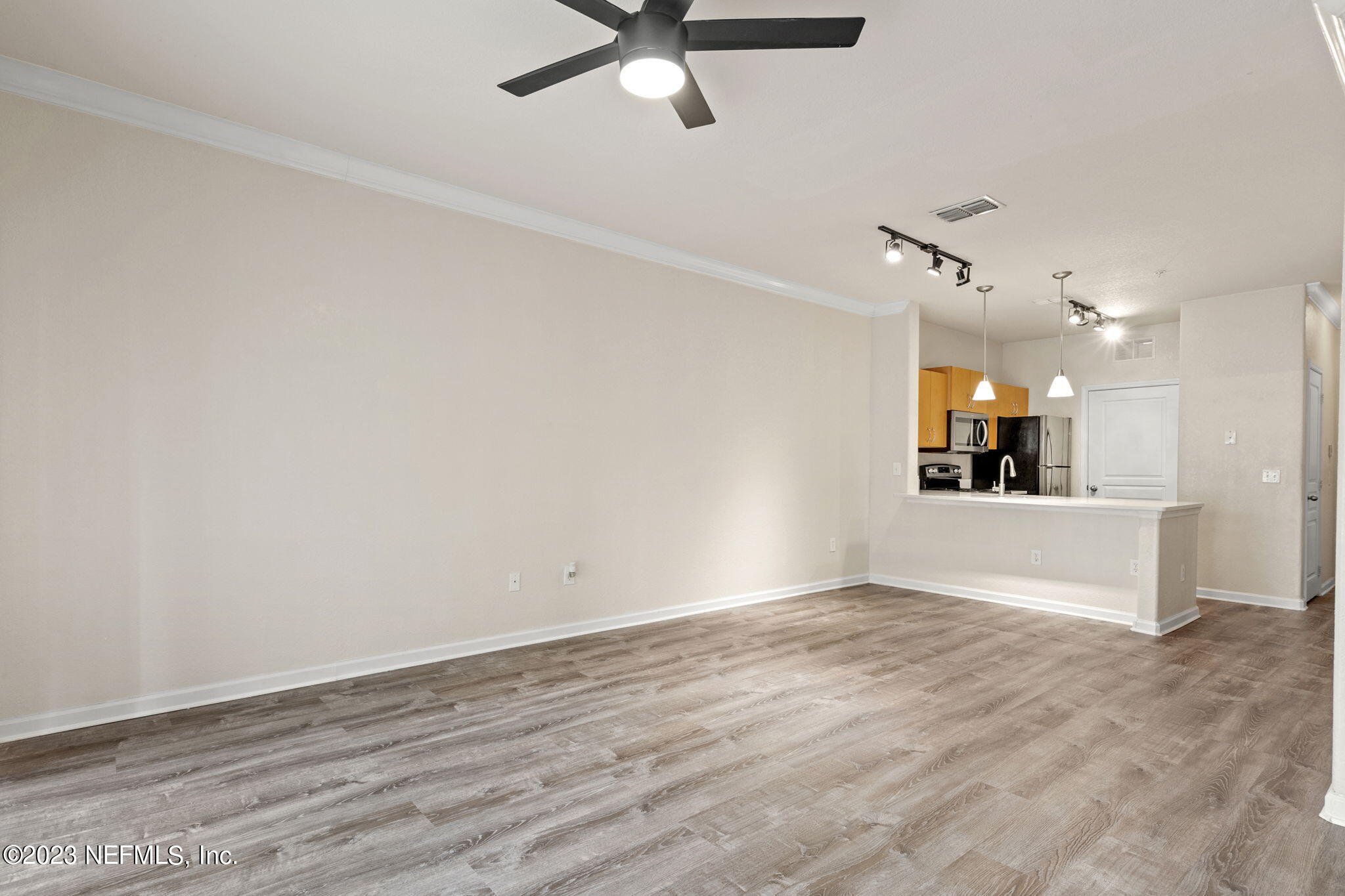 8290 GATE Parkway W, 168