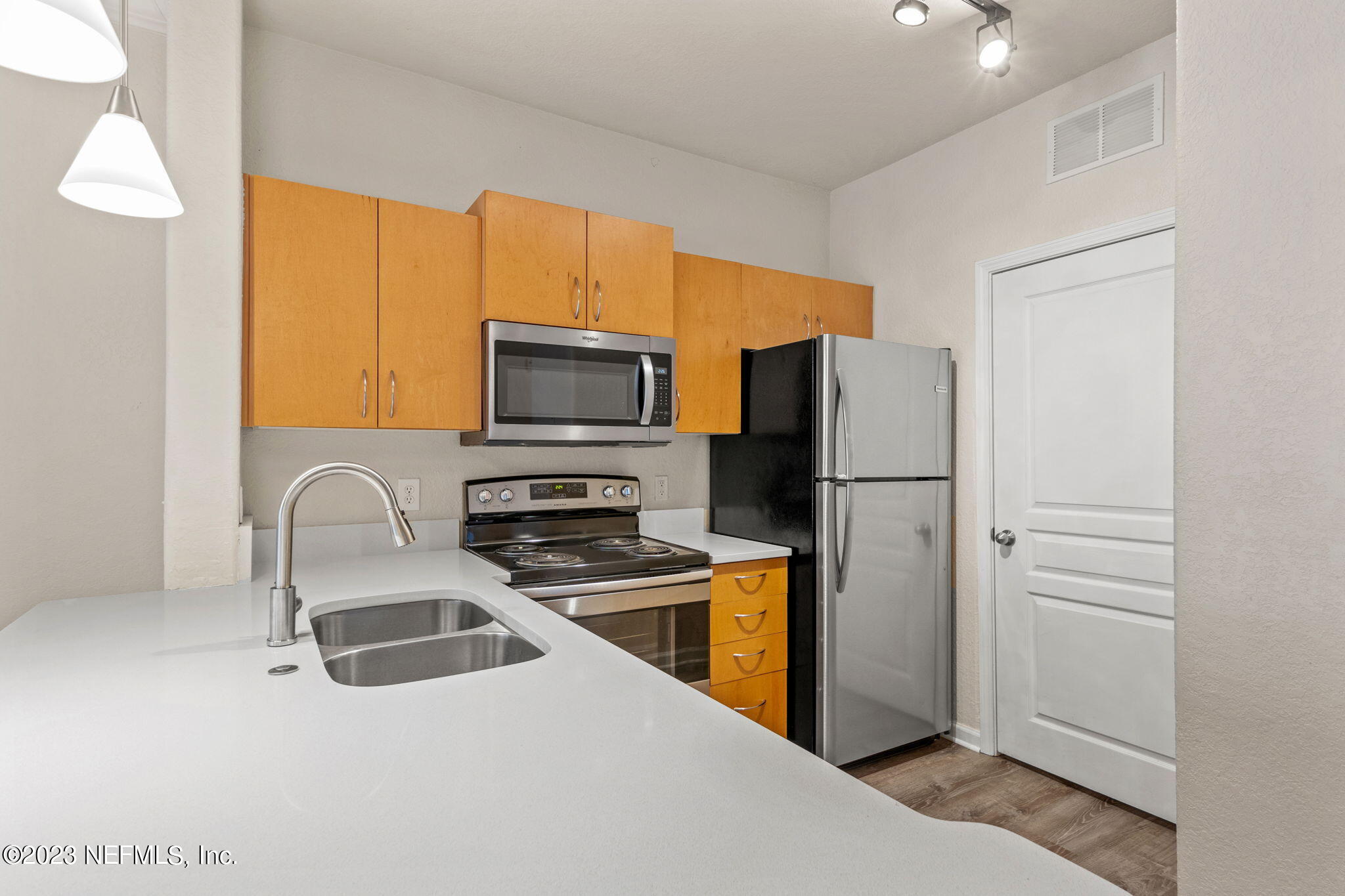 8290 GATE Parkway W, 168