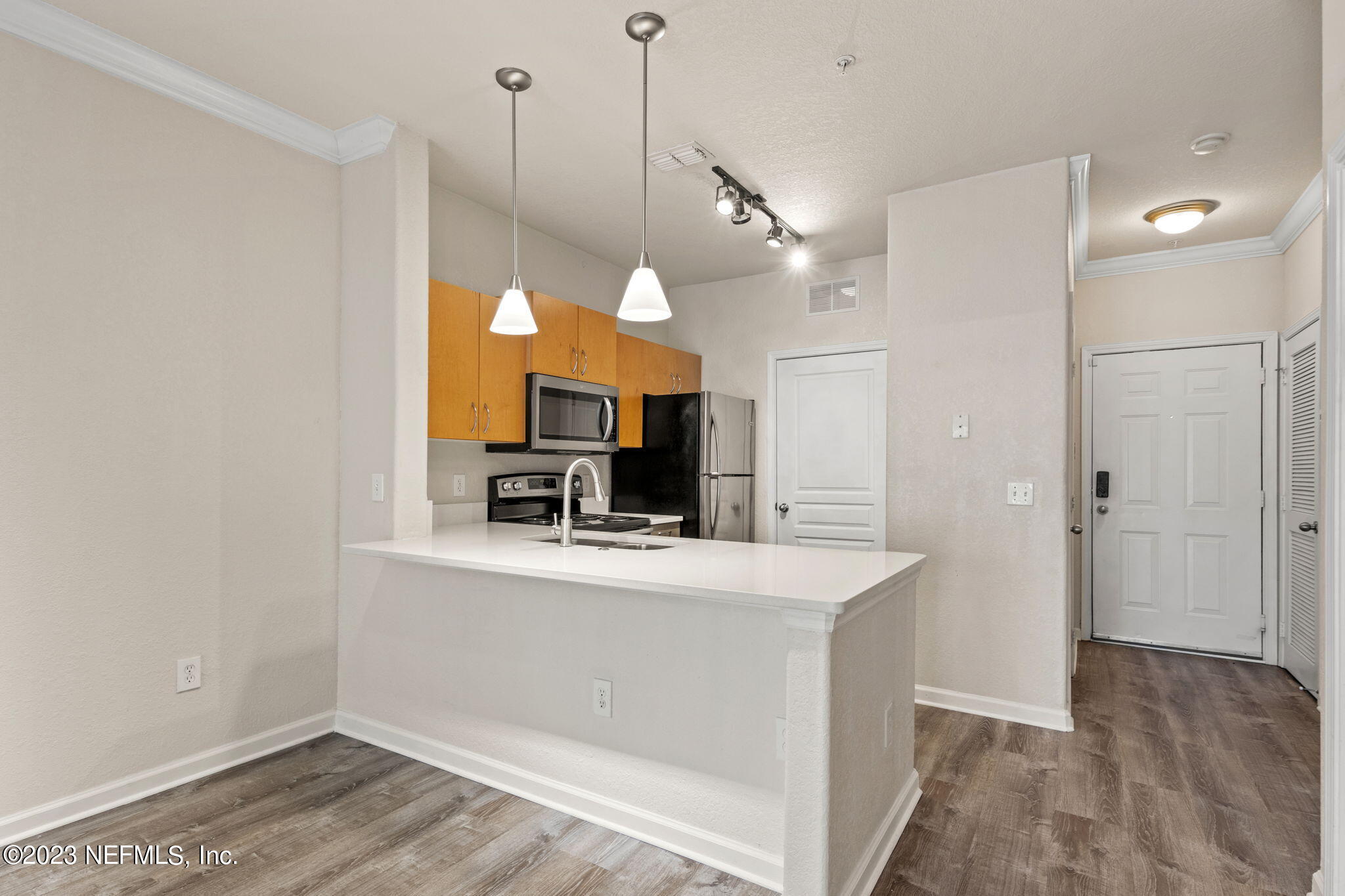 8290 GATE Parkway W, 168